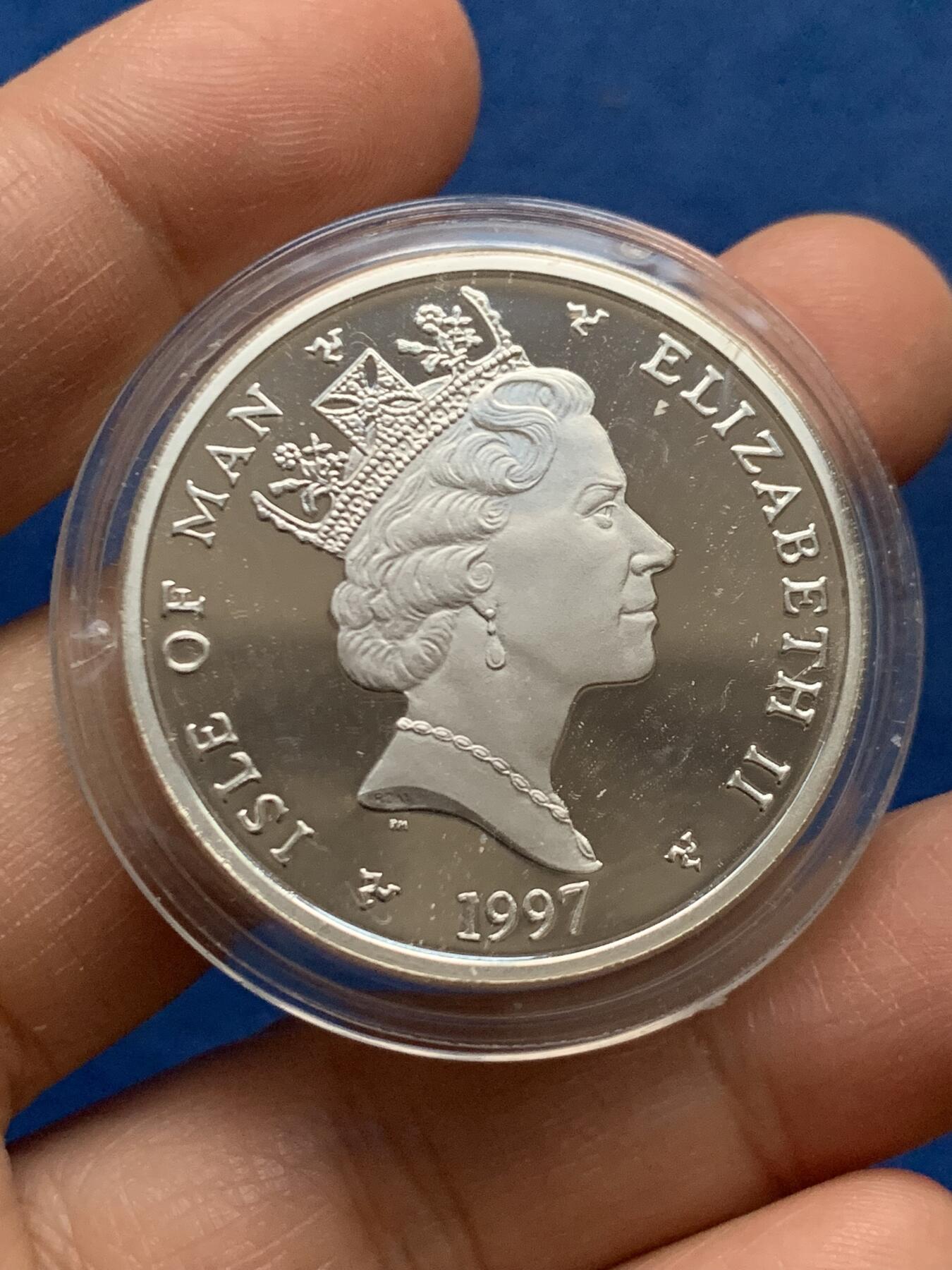 《竞宝斋》第450场 周日，周一，周二  3场连拍 （全场包邮，欢迎送拍） 马恩岛1997年金婚纪念日5镑精制银币 925银 23.5克