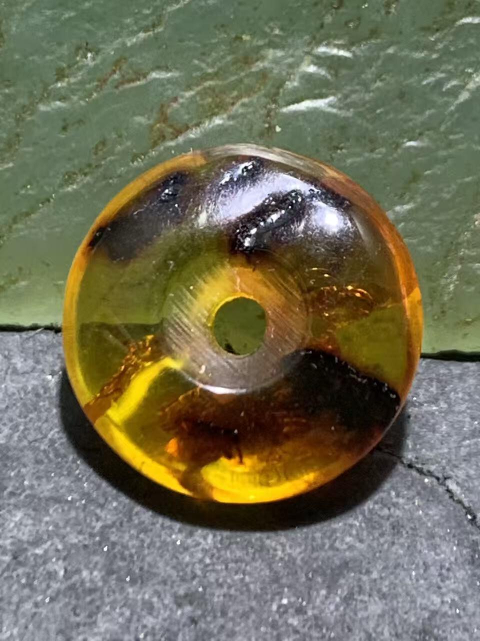 精美乌克兰花珀通货平安扣一个