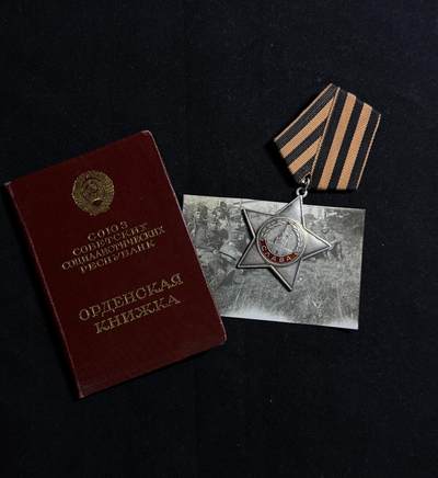 欢庆元旦！戎马世界章牌大赏第109期元旦大拍 - 苏联三级光荣勋章，带证，冷战时期颁发