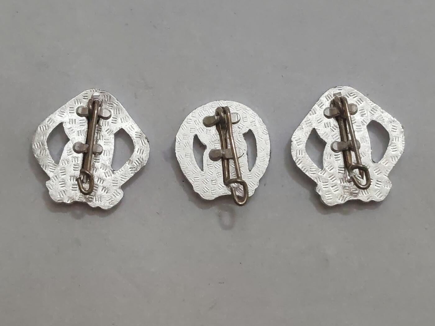 韵星假日拍卖第三十三期 -- Rimey Holidays Auction 33 民主德国银级体育技能证章mini一组