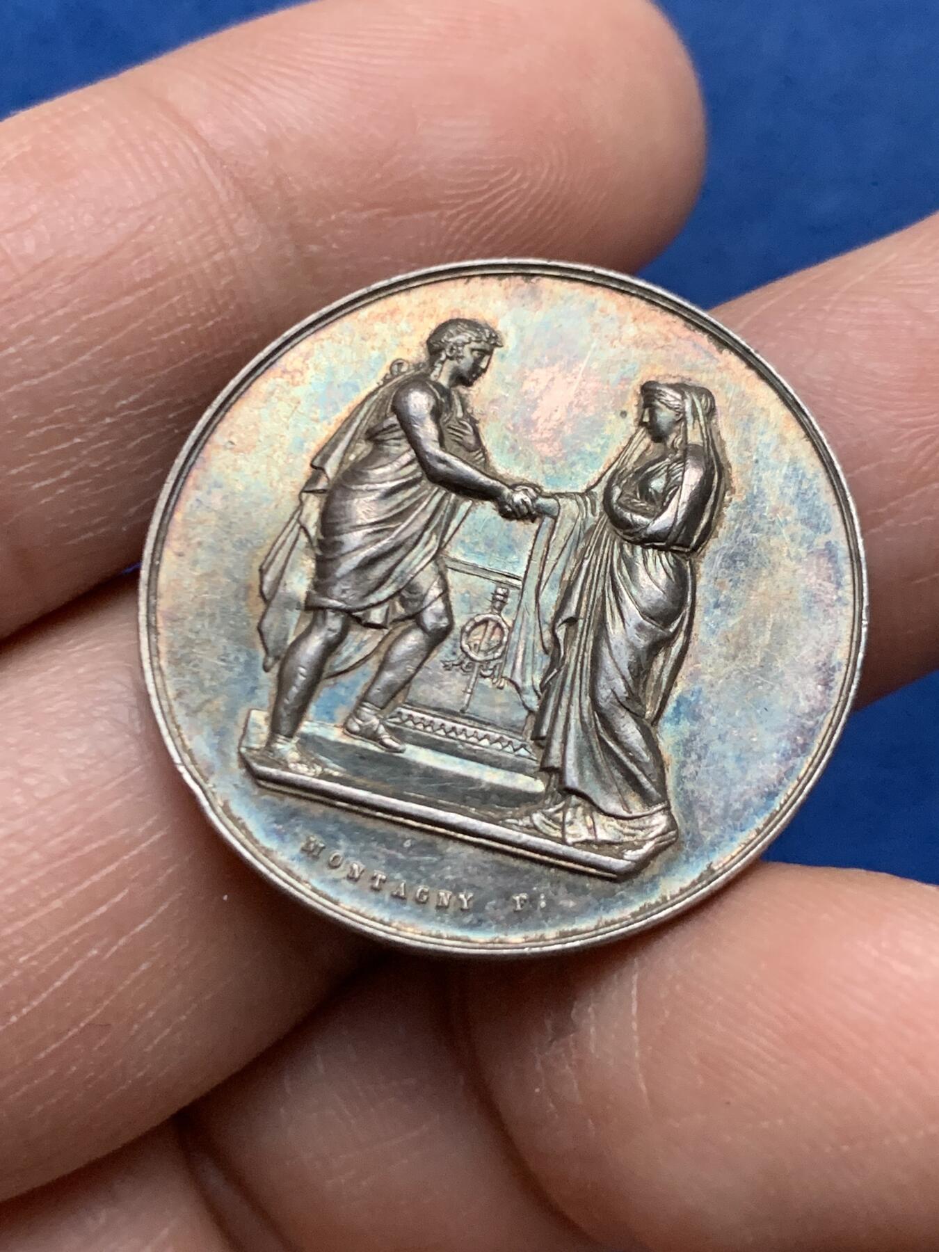 《竞宝斋》第450场 周日，周一，周二  3场连拍 （全场包邮，欢迎送拍） 法国婚章 10.5克 27.9mm 丰饶角1银标 背面无刻字