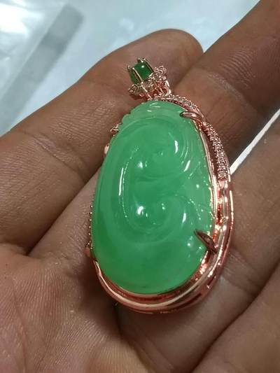 翡翠阳绿色如意镶嵌吊坠 - 翡翠阳绿色如意镶嵌吊坠