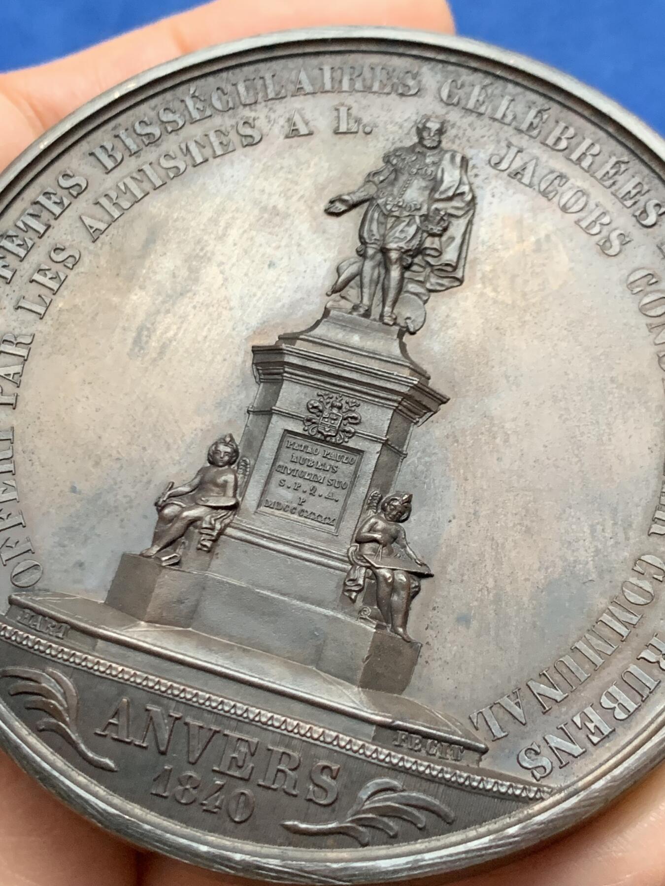 《竞宝斋》第451场 周日，周一，周二  3场连拍 （全场包邮，欢迎送拍） 1840年比利时画家鲁本斯逝世200周年纪念铜章，高浮雕，比常规68mm的尺寸大一圈，201.1g，71.8mm