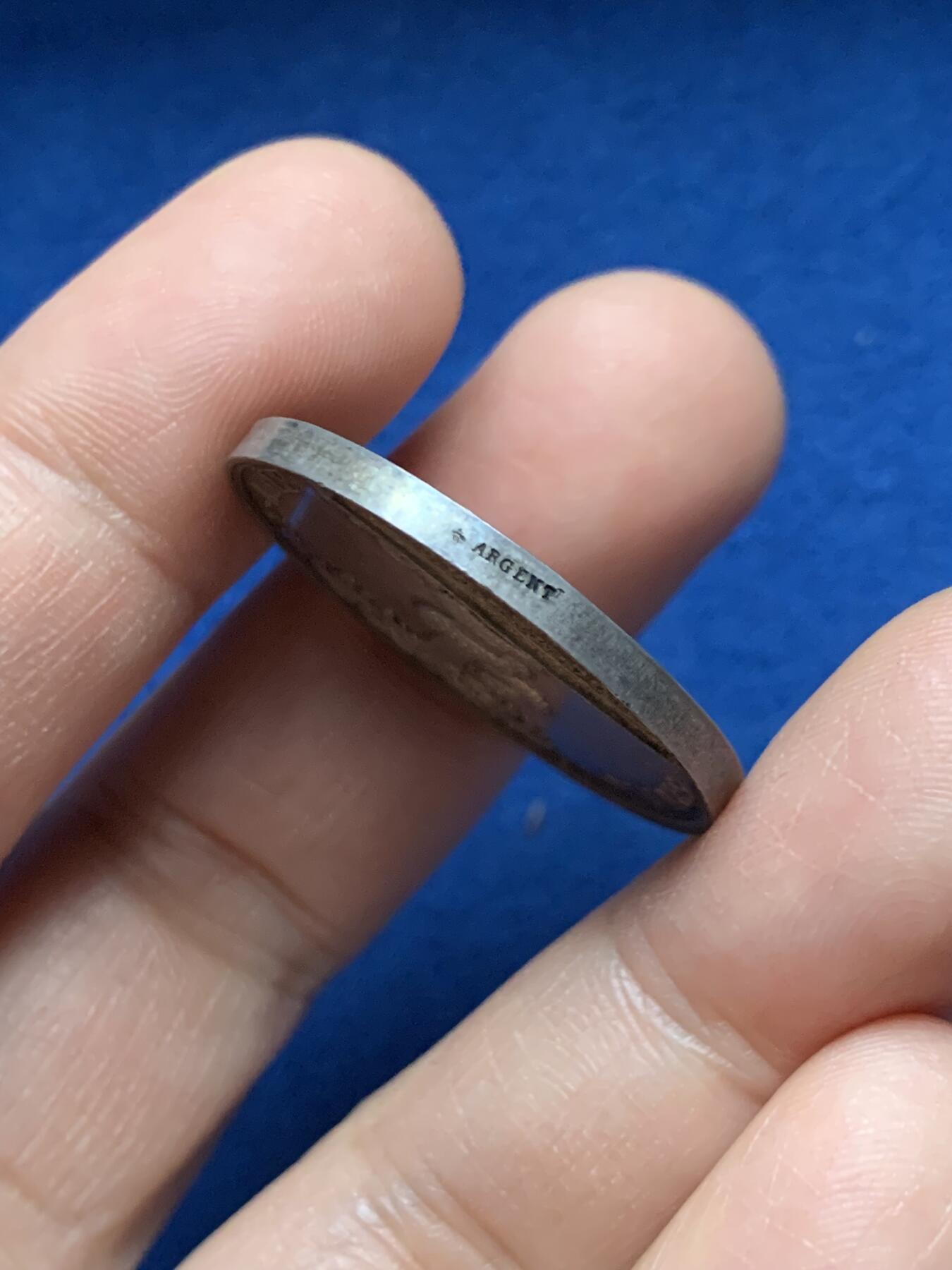 《竞宝斋》第451场 周日，周一，周二  3场连拍 （全场包邮，欢迎送拍） 法国里昂医学会银质代币，希波克拉底头像，状态犀利，12g，30mm，蜜蜂边铭