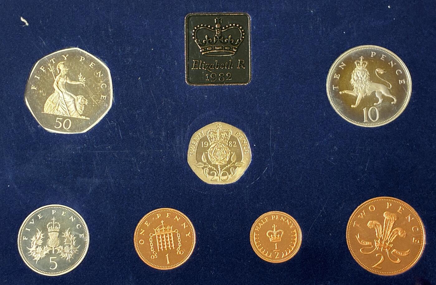 【雨安】【直播拍卖】【世界币章121期-裸币】2025-12-26 周五 19:30 保真 [现代套币] Great Britain 英国 套币 精制套币 1982年