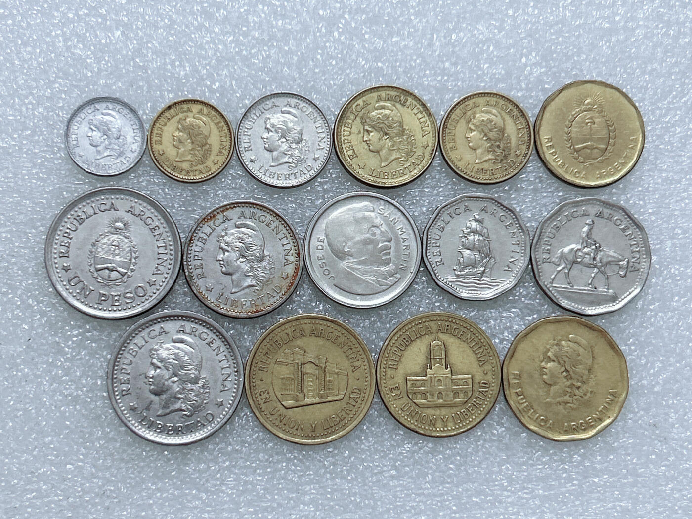 第一海外回流一元起拍收藏 散集专场  第281期 阿根廷不同版本面值硬币 15枚