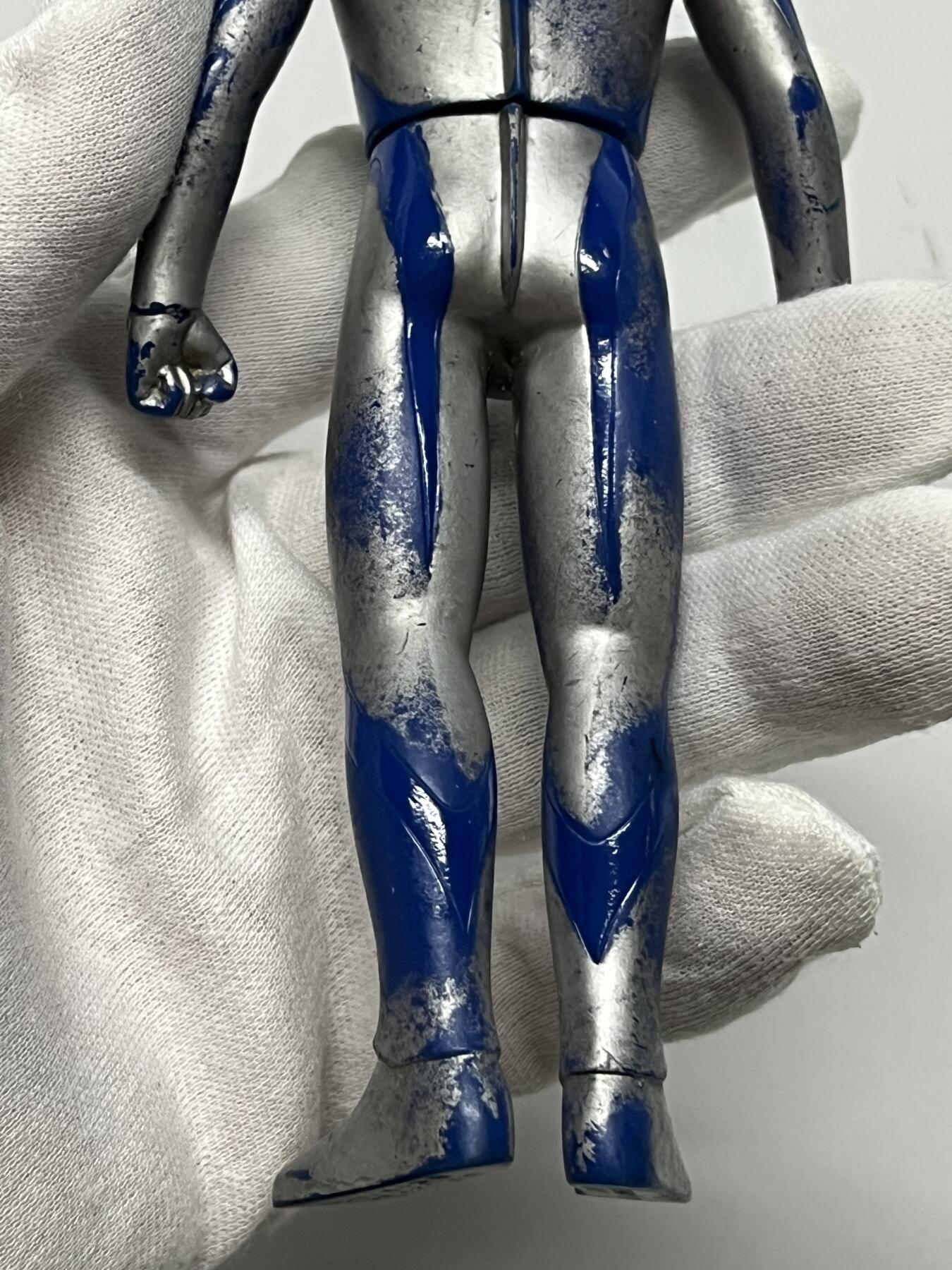 零元拍：海淘中古玩具 万代系列 哦脚底附带铭文以及钢印 1997年出品 20多年老玩具非常少见 掉漆蹭色属正常现象！戴拿奥特曼 奇迹型 软胶模型 中古玩具收藏家必备小摆件