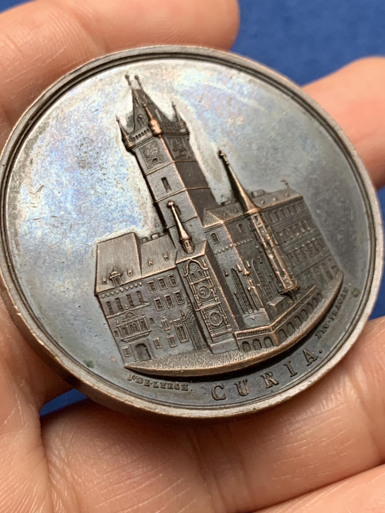 《竞宝斋》第451场 周日，周一，周二  3场连拍 （全场包邮，欢迎送拍） 德国1837年自然科学家和医生在布拉格举行会议纪念铜章，61.42g，45.1mm