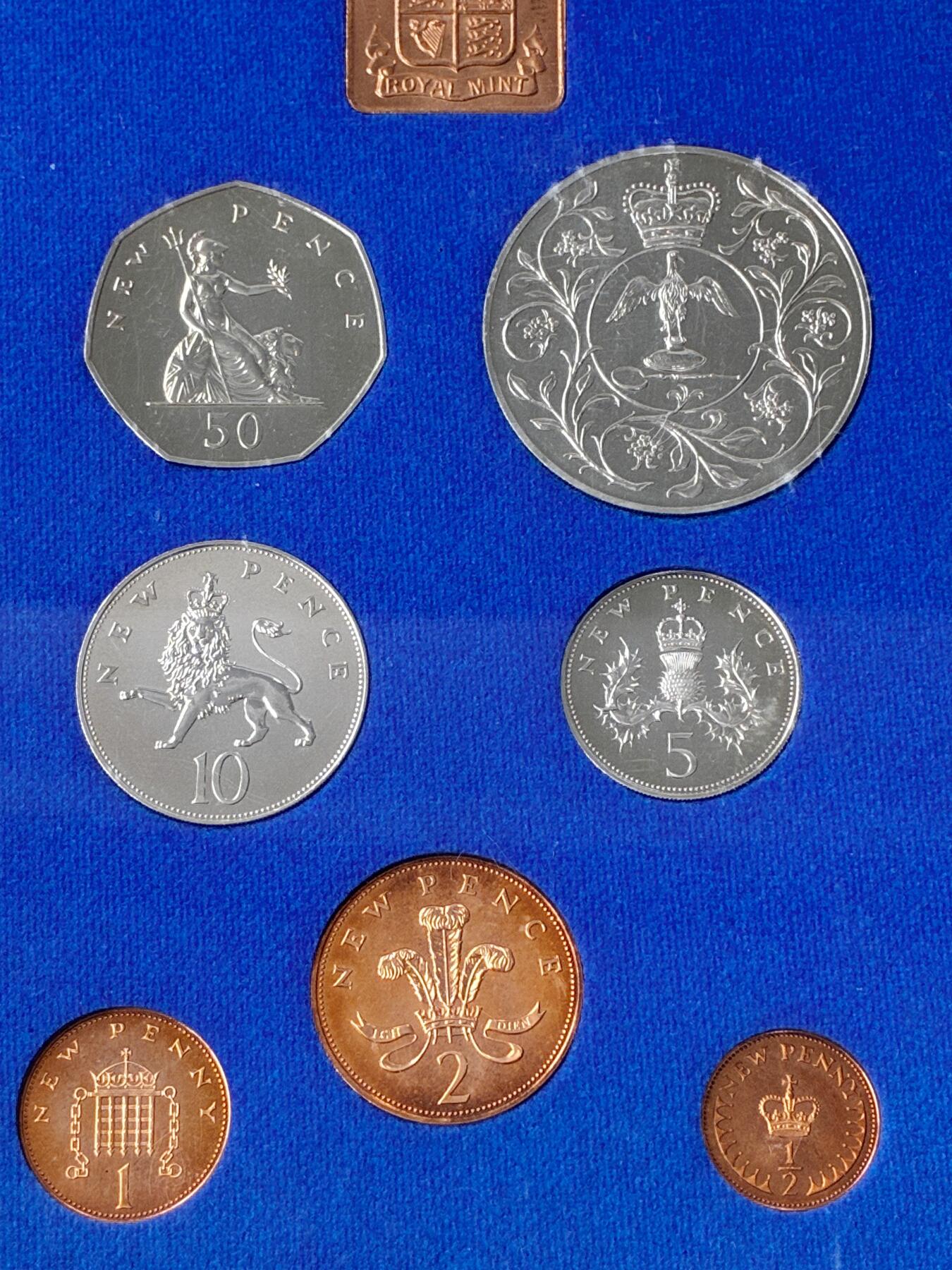 【雨安】【直播拍卖】【世界币章121期-裸币】2025-12-26 周五 19:30 保真 [现代套币] Great Britain 英国 套币 精制套币 1977年