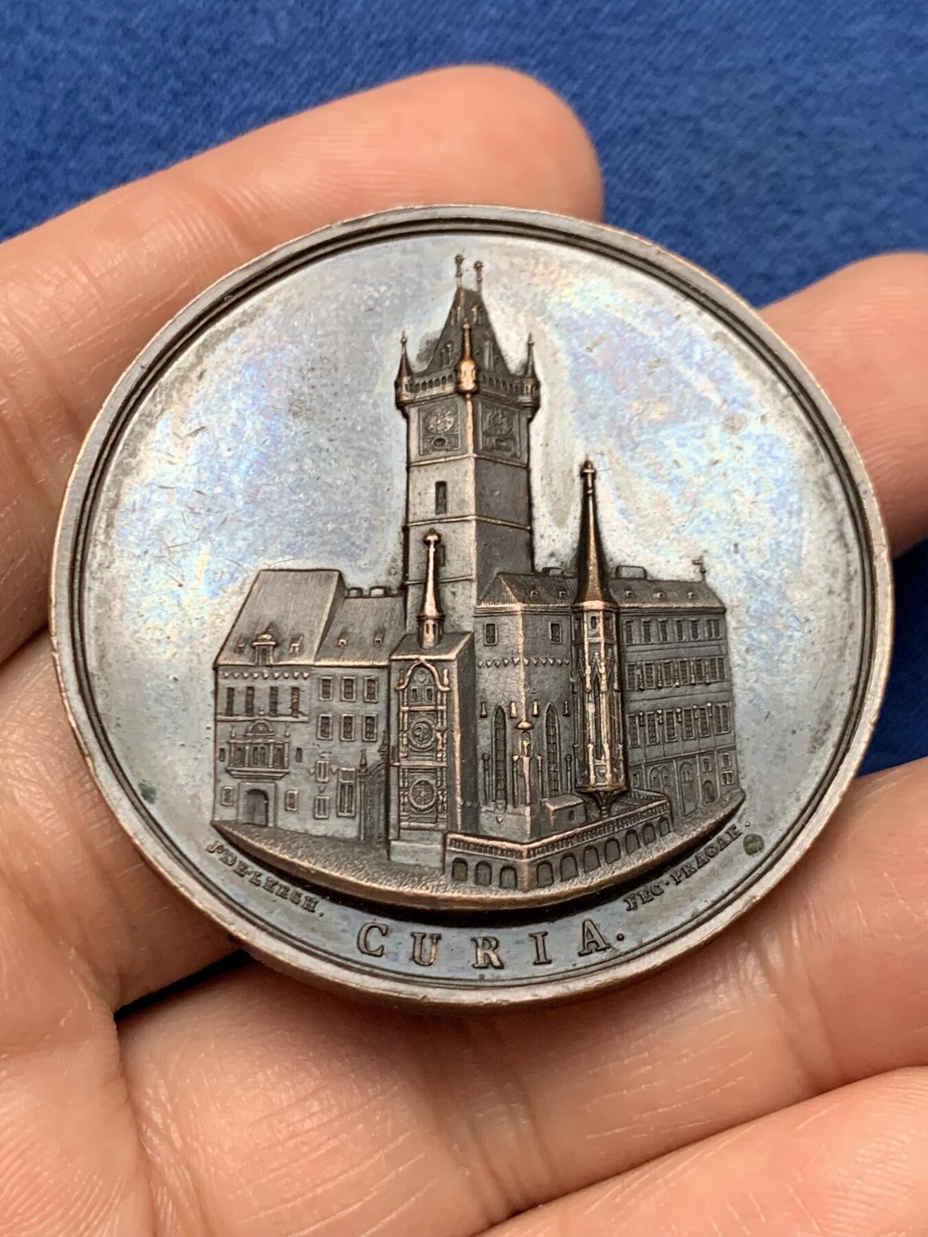 《竞宝斋》第451场 周日，周一，周二  3场连拍 （全场包邮，欢迎送拍） 德国1837年自然科学家和医生在布拉格举行会议纪念铜章，61.42g，45.1mm