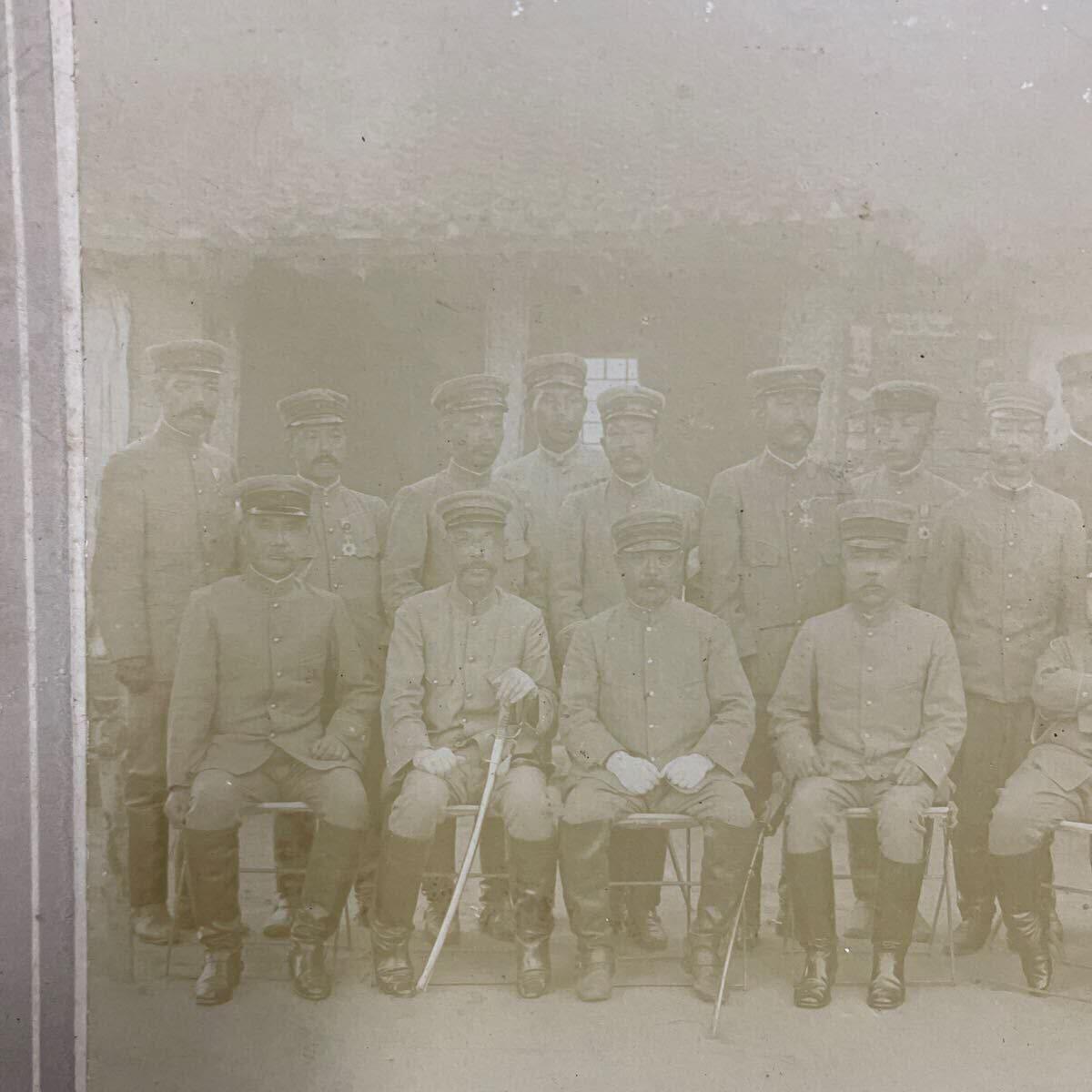 勋章奖章交易所2025年12月28拍卖 1904年日俄战争日军第一军司令部军官合影蛋白原版老照片（中国金家池日军第一军司令部久迩宫殿下/黒木为桢大将/藤井茂太少将）