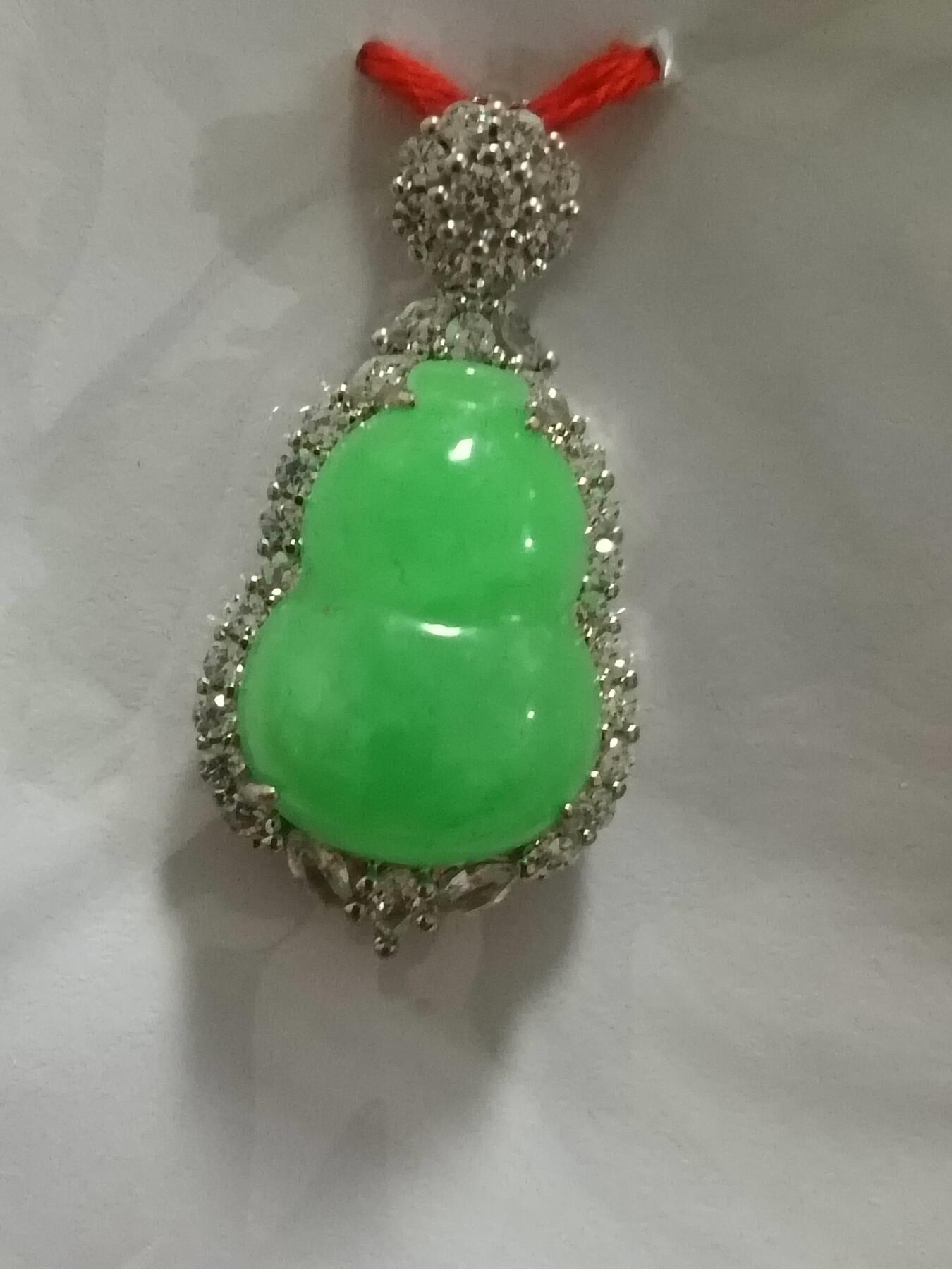 天然翡翠A货帝王绿葫芦镶嵌吊坠