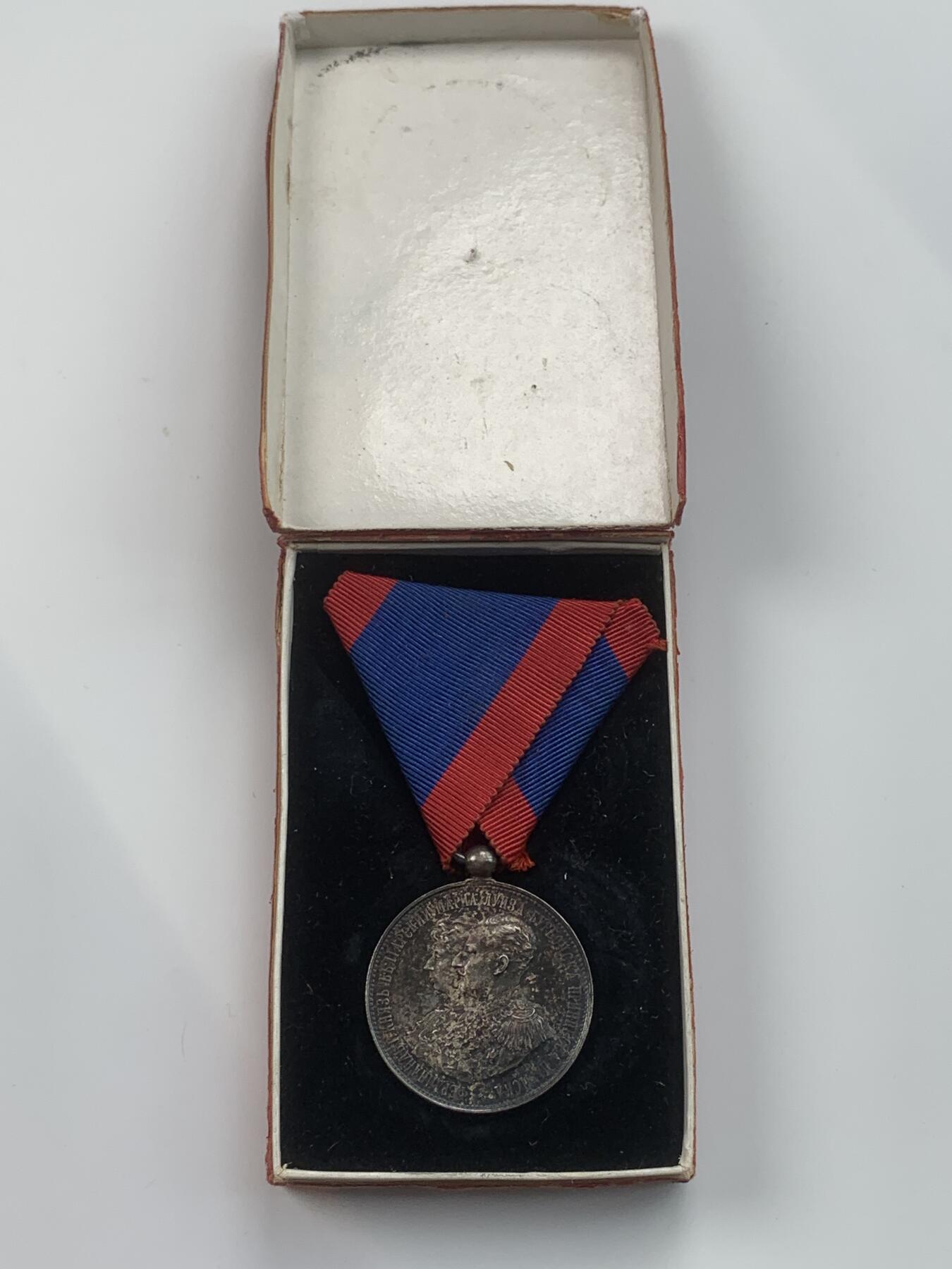 掌中浮雕-藏着的欧洲第047场 1893年保加利亚费迪南一世与帕尔马的玛丽亚•路易丝结婚银质奖章 ,31.5mm,带勋条，原纸盒（有破损）, A.Scharff雕刻。稀少！