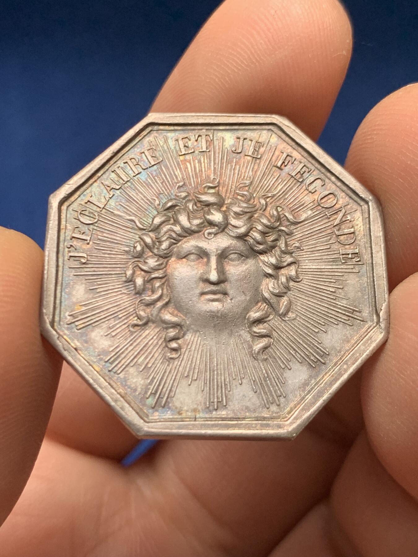 《竞宝斋》第451场 周日，周一，周二  3场连拍 （全场包邮，欢迎送拍） 法国婚姻与爱情八角银质代币，“我独自背负着整个世界”＆“我启迪智慧，我滋养万物”，13.21g，30.2mm，早期光边原铸