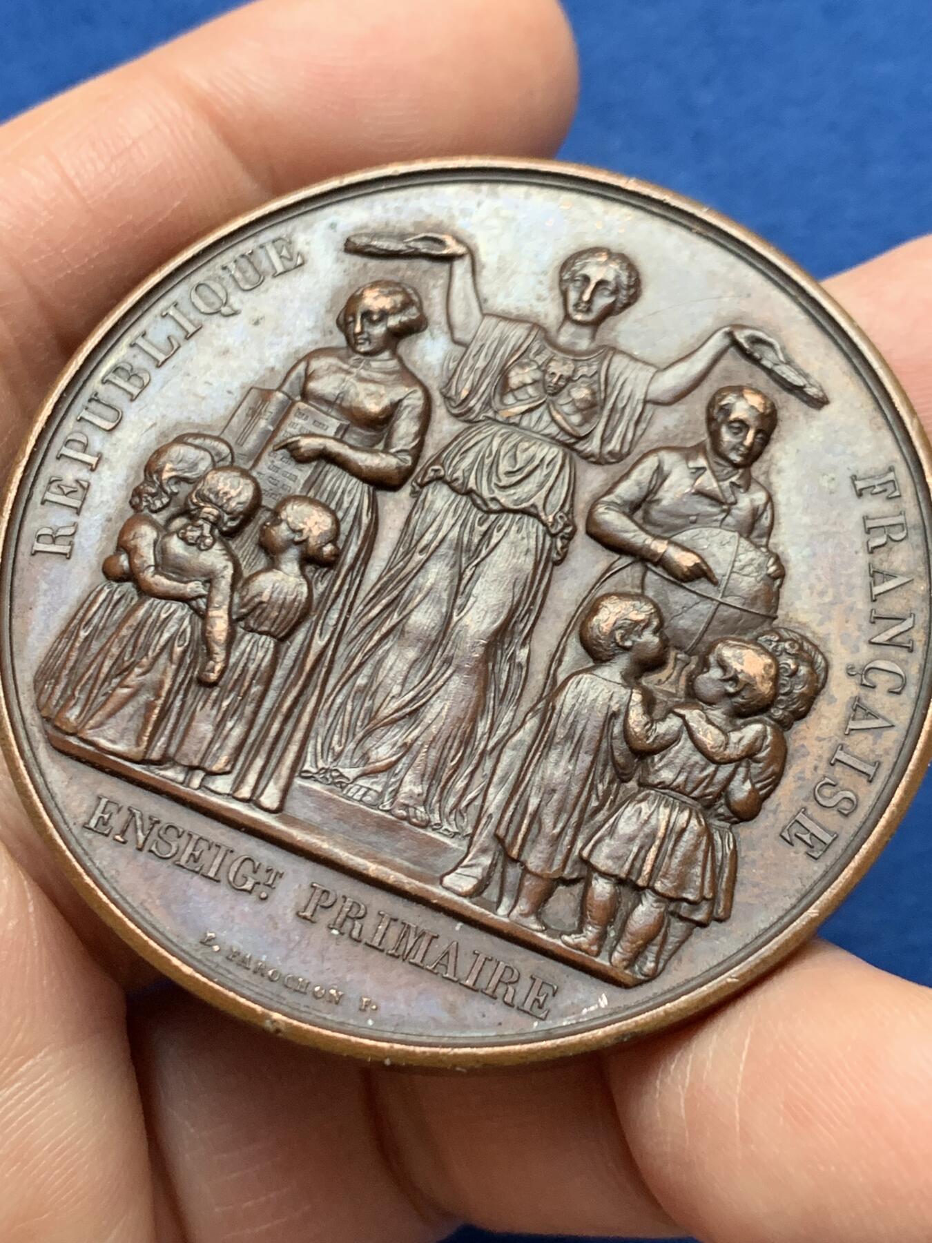 《竞宝斋》第451场 周日，周一，周二  3场连拍 （全场包邮，欢迎送拍） 法国初等教育铜章，63.76g，50.8mm，丰饶角边铭