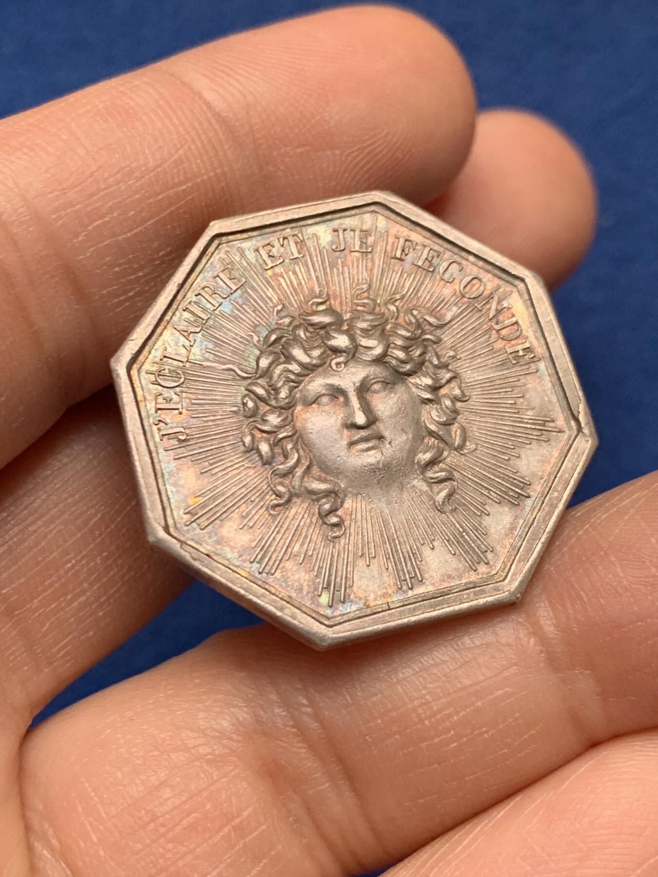 《竞宝斋》第451场 周日，周一，周二  3场连拍 （全场包邮，欢迎送拍） 法国婚姻与爱情八角银质代币，“我独自背负着整个世界”＆“我启迪智慧，我滋养万物”，13.21g，30.2mm，早期光边原铸