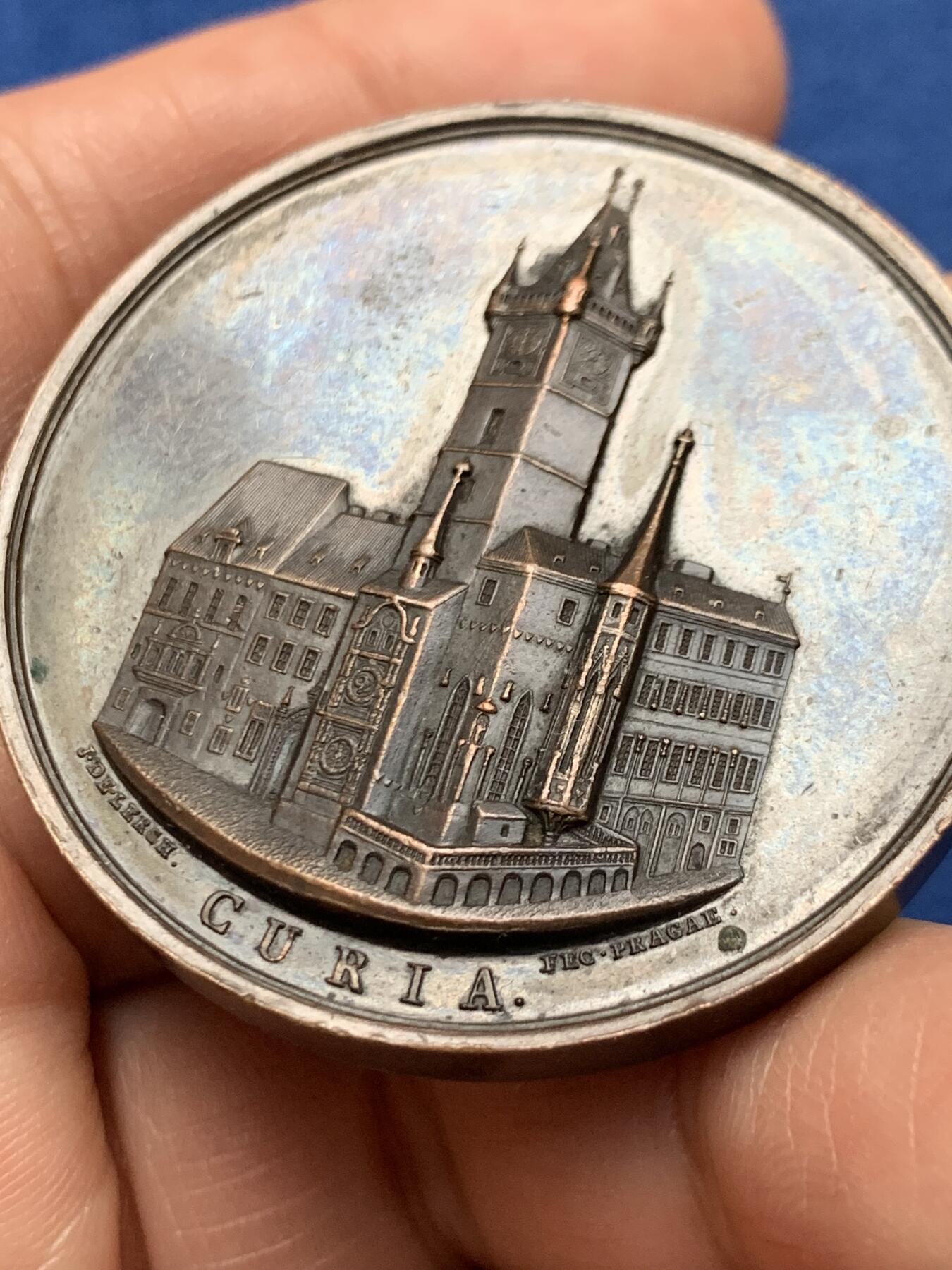 《竞宝斋》第451场 周日，周一，周二  3场连拍 （全场包邮，欢迎送拍） 德国1837年自然科学家和医生在布拉格举行会议纪念铜章，61.42g，45.1mm