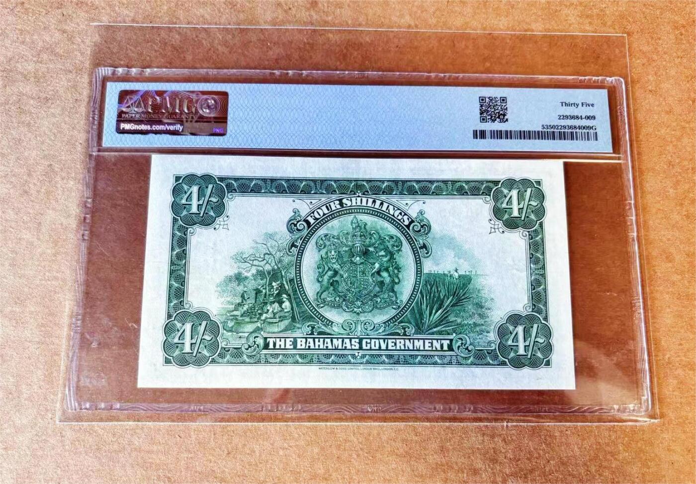 【Blue Auction】世界纸币精拍第767期——18级TOP拍卖/信誉/品质/专业/高效💫  【仅2张更高分 倒置号 p5】巴哈马 1919系列4先令 该套是巴哈马发行的唯一印有国王乔治五世肖像的纸币 由于该群岛的气候条件 这枚纸币在高级别上很少见 是任何巴哈马或英联邦收藏的必备品 尤其这张纸张新鲜原始状态非常好 背面独立小场景非常有意境 值得收藏 PMG35