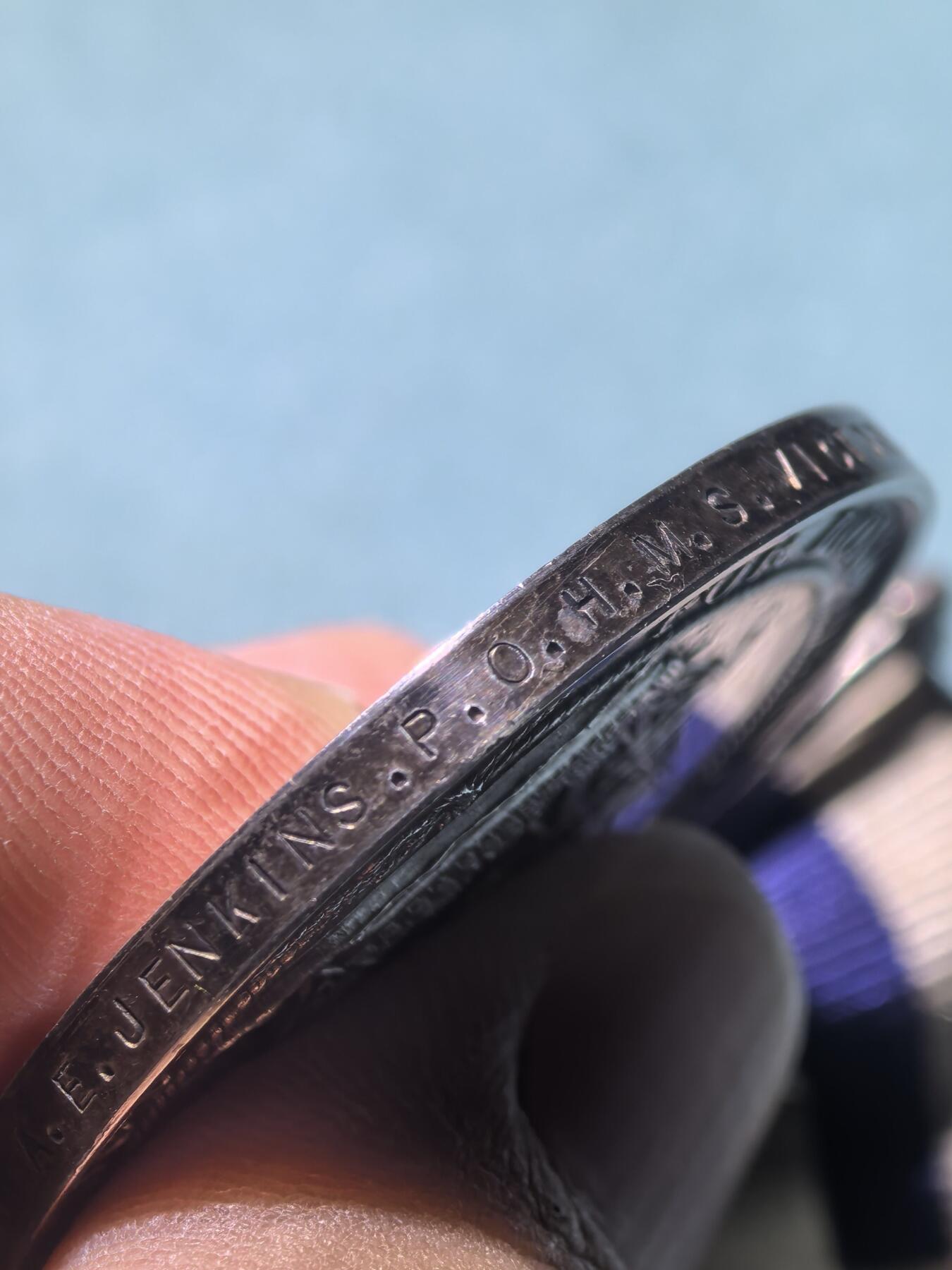 盛世勋华——号角文化勋章邮票专场拍卖第295期 英国海军长期服役和良好表现奖章 乔治五世版 银制 带边铭，授予英国皇家海军护卫舰金链花上的水兵