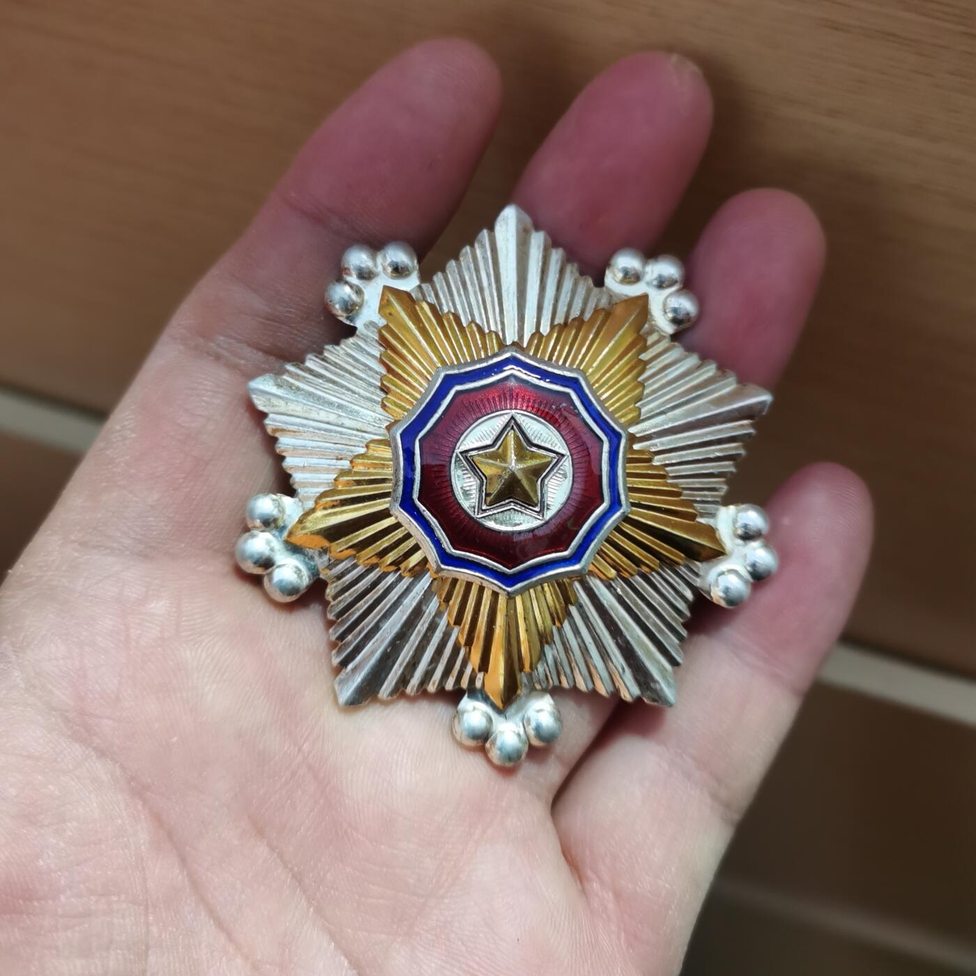 苏联朝鲜奖章收藏   朝鲜国旗二级勋章美品一个