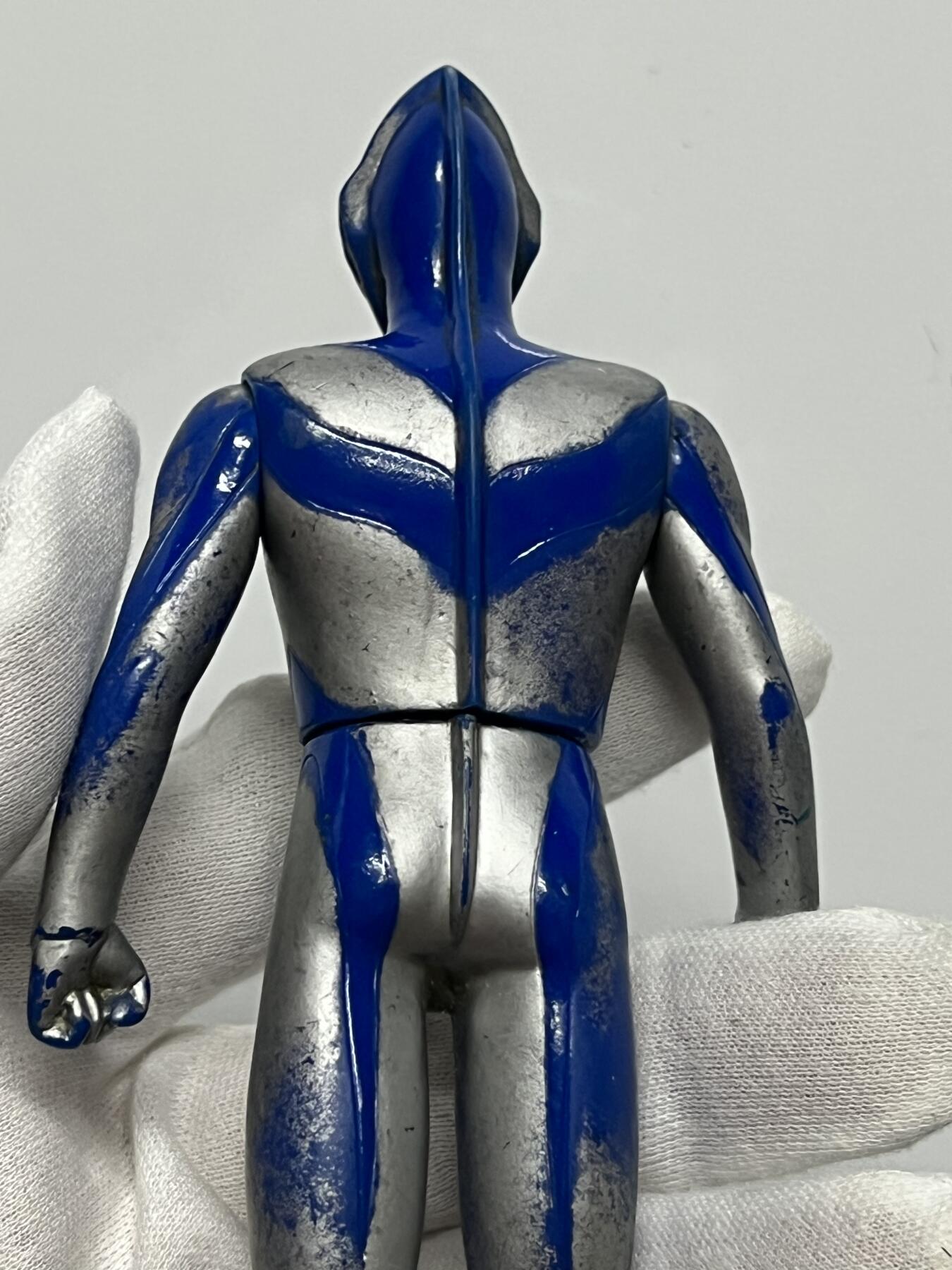 零元拍：海淘中古玩具 万代系列 哦脚底附带铭文以及钢印 1997年出品 20多年老玩具非常少见 掉漆蹭色属正常现象！戴拿奥特曼 奇迹型 软胶模型 中古玩具收藏家必备小摆件