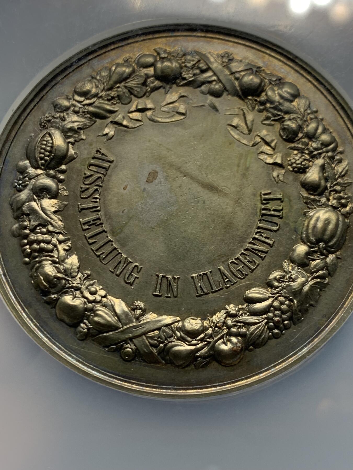 《竞宝斋》第451场 周日，周一，周二  3场连拍 （全场包邮，欢迎送拍） NGC MS63 奥地利克拉根福博览会镀银铜章，盒子加大加厚