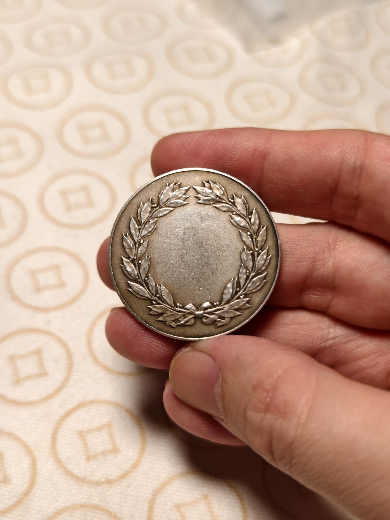 抚柳草堂-第四期章牌钱币（圣诞专场） 奖章勋章限时免佣 满百包邮 放漏专场 法国19世纪纪念银章 城堡王冠细节丰富背面未刻 丰饶角1AR边铭 950高银重20.8克 直径36.2mm 非常棒的一枚