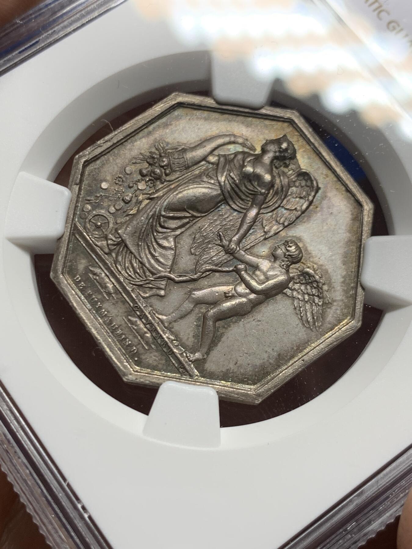 《竞宝斋》第451场 周日，周一，周二  3场连拍 （全场包邮，欢迎送拍） NGC MS64 法国婚姻爱情题材八角银质代币，命运之神摩伊赖牵着丘比特：爱情被命运牵着，蒙住了眼睛；海边女：暴风雨中保持平静，早期光边原铸