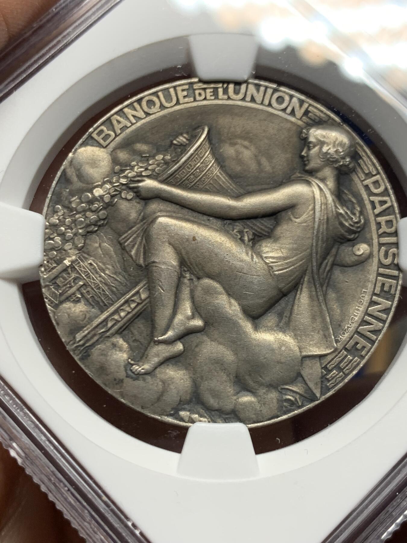 《竞宝斋》第451场 周日，周一，周二  3场连拍 （全场包邮，欢迎送拍） NGC MS62 法国巴黎联合银行银质代币，财富女神手持丰饶角，由巴黎造币厂总雕刻师吕西安·巴佐尔雕刻而成