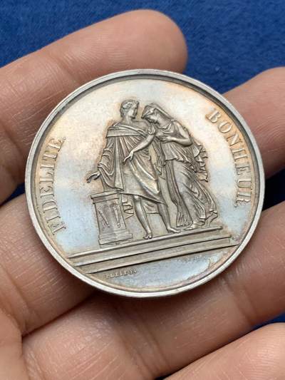 《竞宝斋》第451场 周日，周一，周二  3场连拍 （全场包邮，欢迎送拍） - 法国结婚纪念银章，25.12g，39mm，手指边铭，边道犀利