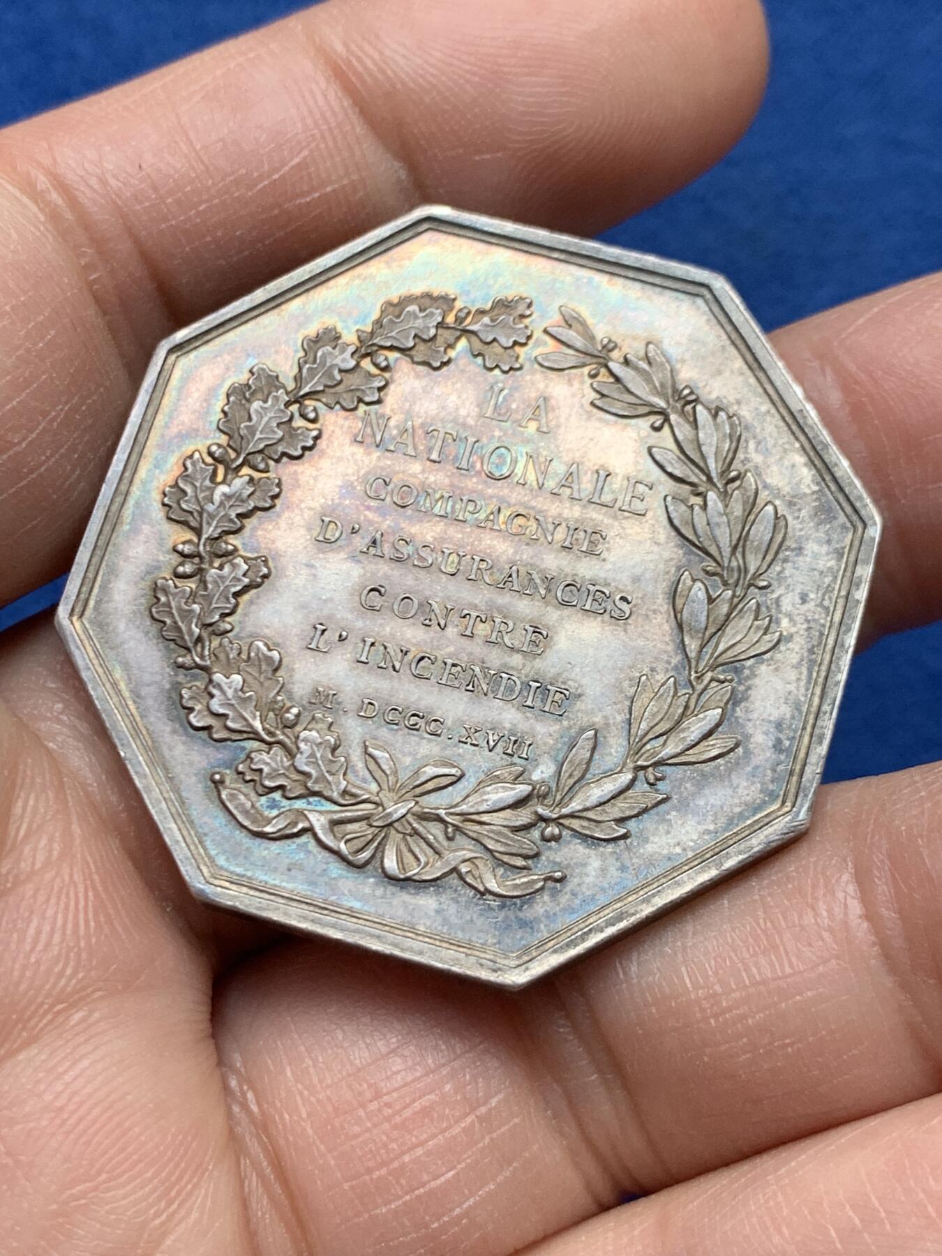 《竞宝斋》第451场 周日，周一，周二  3场连拍 （全场包邮，欢迎送拍） 法国人寿火灾保险工商八角银质代币，首见品种，25.82g，39mm，丰饶角边铭，大尺寸