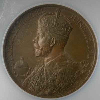 掌中浮雕-藏着的欧洲第047场 - NGC MS64 : 1911年英国乔治五世登基纪念铜章，51mm