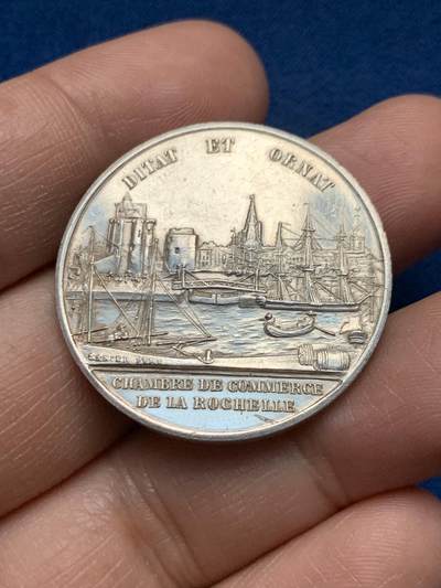 《竞宝斋》第451场 周日，周一，周二  3场连拍 （全场包邮，欢迎送拍） - 法国拉罗谢尔商会银质代币，32.8㎜，15.71克，丰饶角边铭。