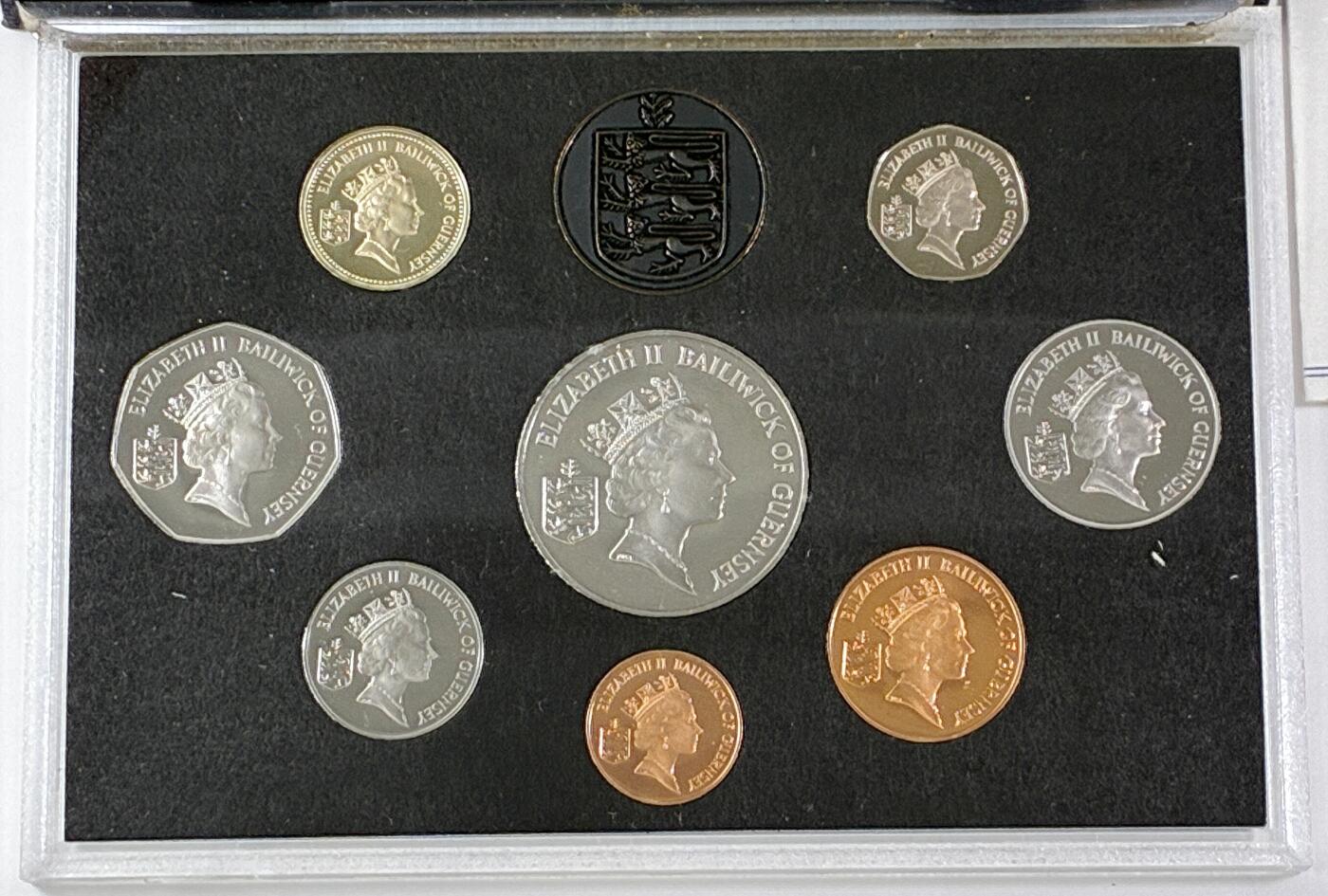 【雨安】【直播拍卖】【世界币章121期-裸币】2025-12-26 周五 19:30 保真 [现代套币] Guernsey 根西 套币 精制套币 1986年