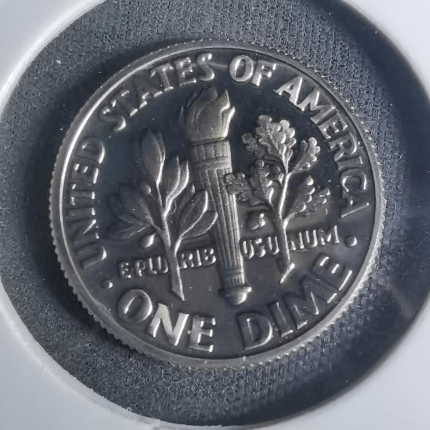 沼泽如烟--第943场 美国1981年十分精制币