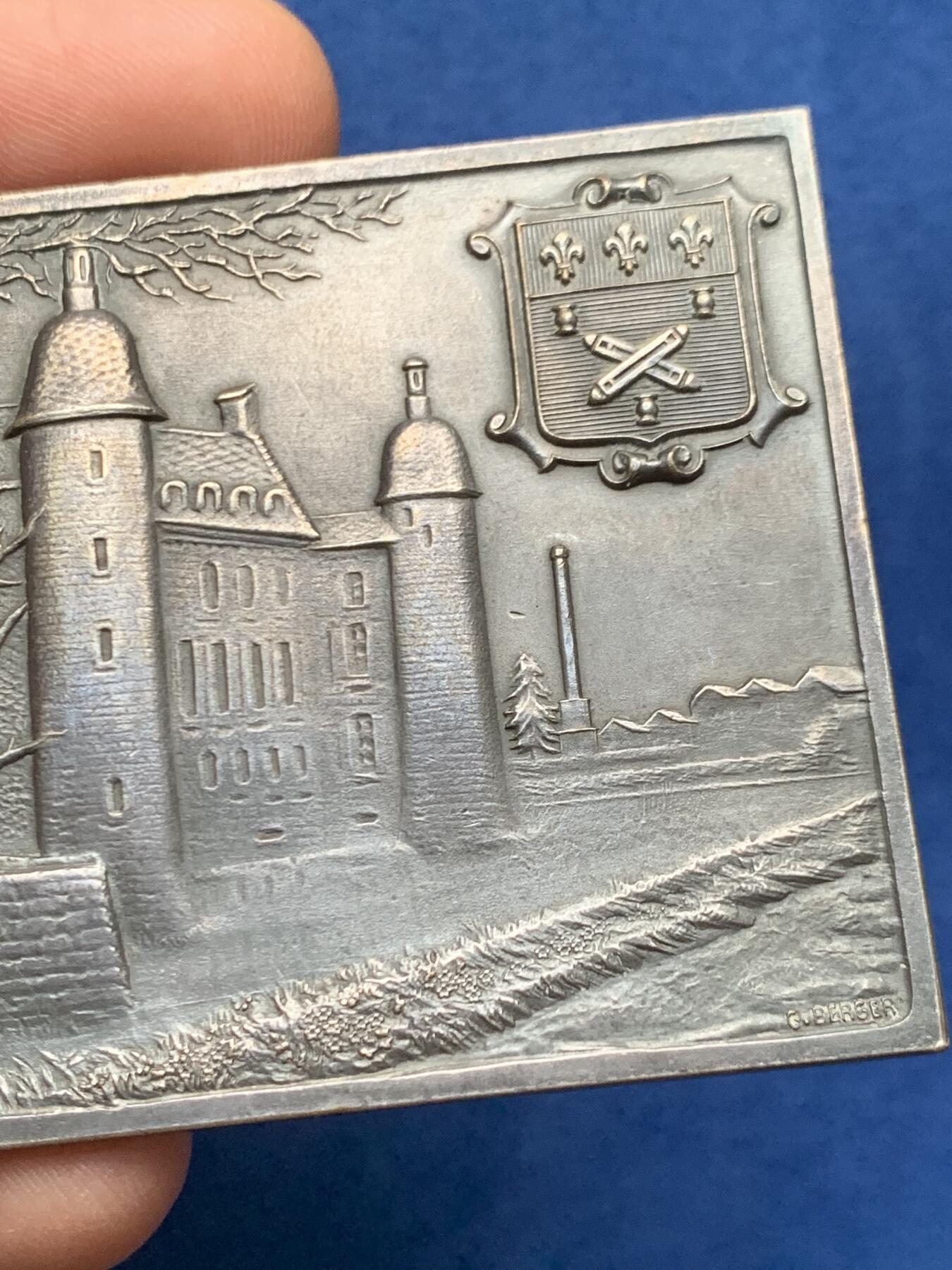 《竞宝斋》第451场 周日，周一，周二  3场连拍 （全场包邮，欢迎送拍） 法国咨询委员会方形镀银铜章，88.55g，50.4*70.7mm，边铭：正方形+铜标