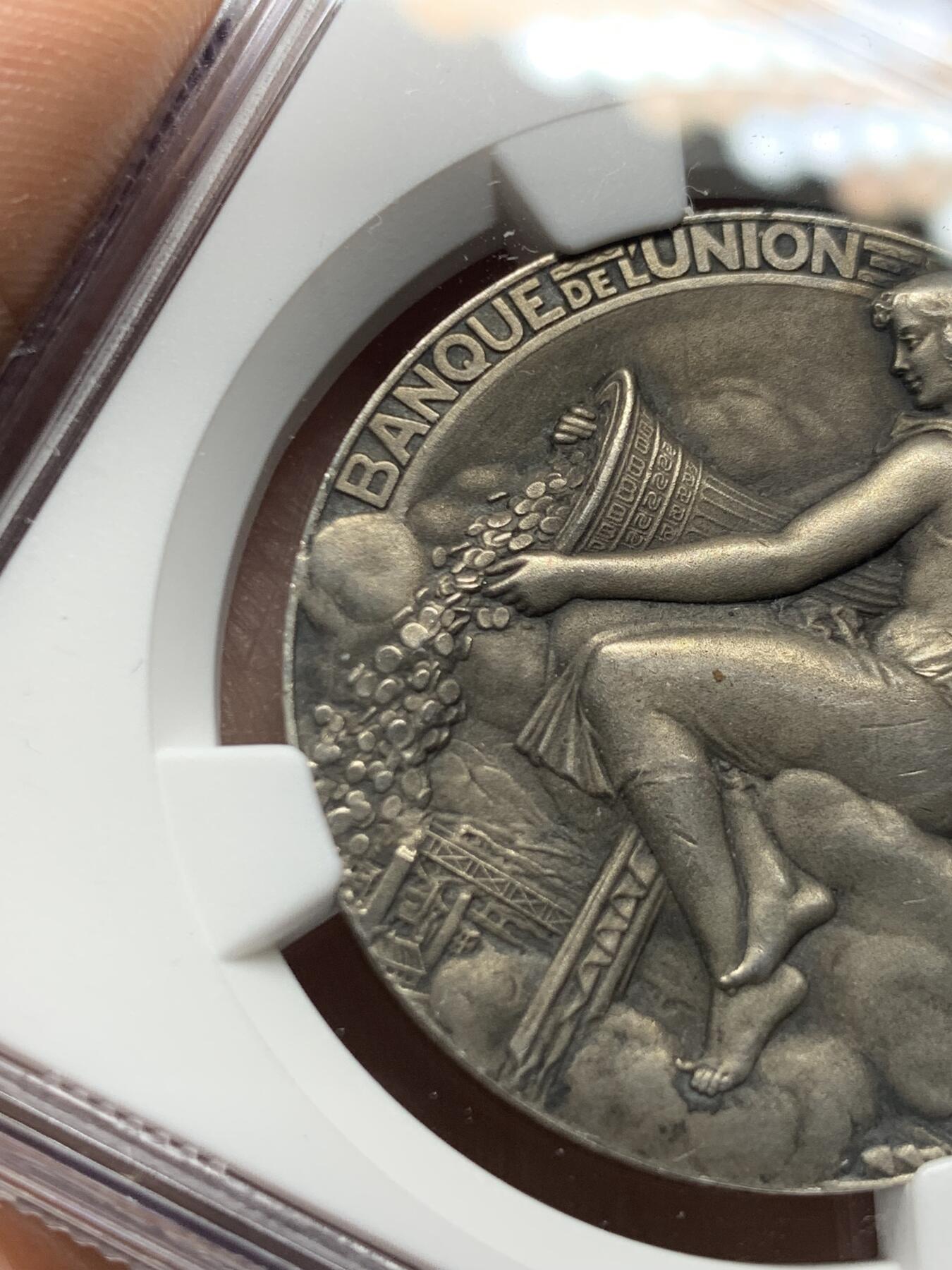 《竞宝斋》第451场 周日，周一，周二  3场连拍 （全场包邮，欢迎送拍） NGC MS62 法国巴黎联合银行银质代币，财富女神手持丰饶角，由巴黎造币厂总雕刻师吕西安·巴佐尔雕刻而成