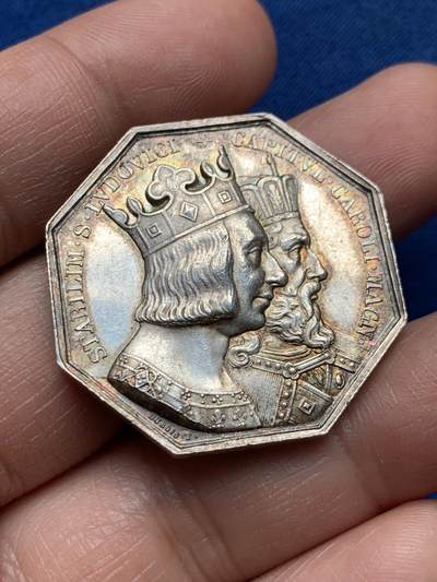 《竞宝斋》第451场 周日，周一，周二  3场连拍 （全场包邮，欢迎送拍） - 法国勒阿弗尔公证人八角银质代币，圣路易与查理曼头像，17.96g，33.7mm，丰饶角边铭