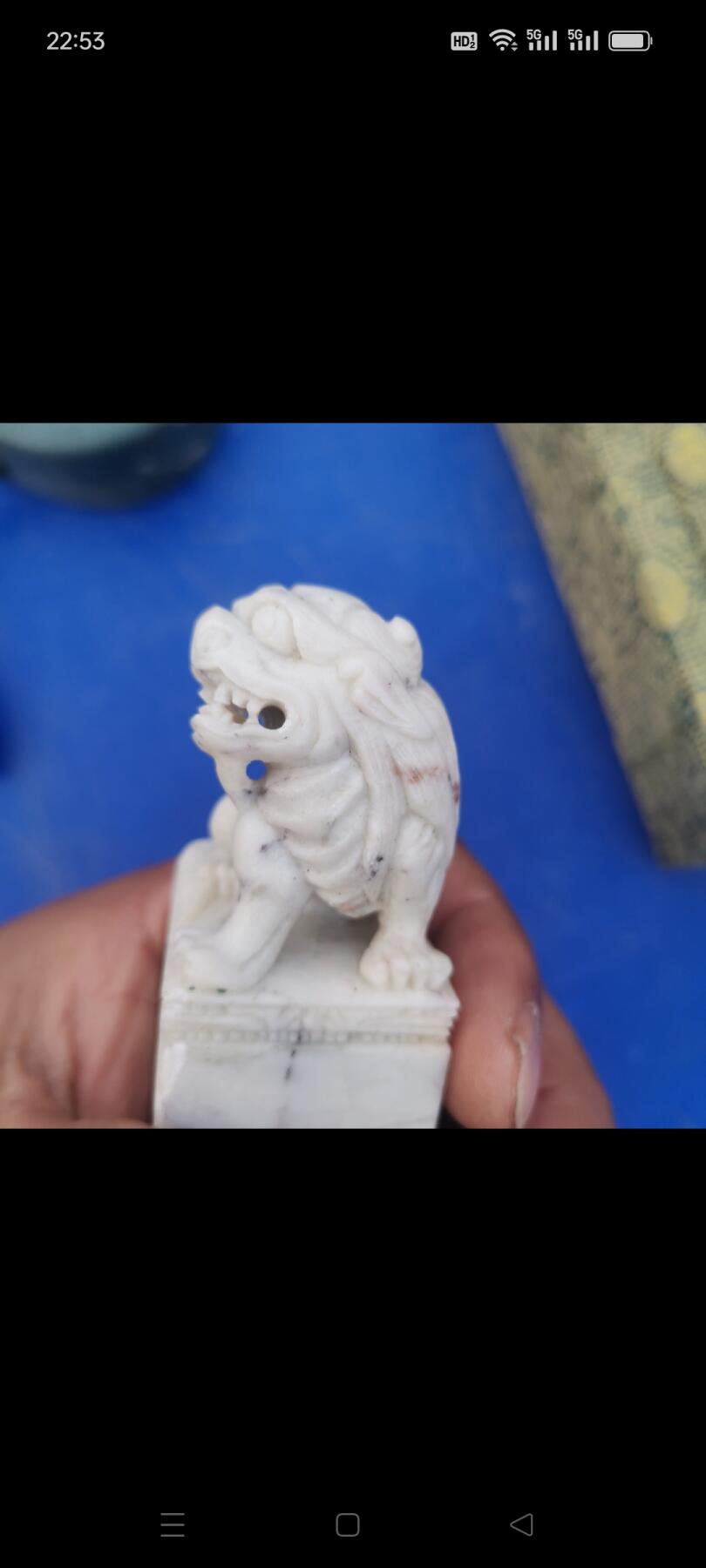 老寿山石印章一对，带石狮钮，造型古朴，适合收藏或摆，具体见图。整体成色还可以，有正常年代感，细节见图。