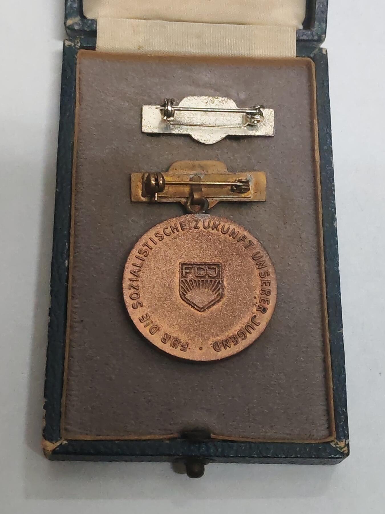 韵星假日拍卖第三十三期 -- Rimey Holidays Auction 33 民主德国早期阿图尔贝克奖章带原盒 珐琅挂 少见