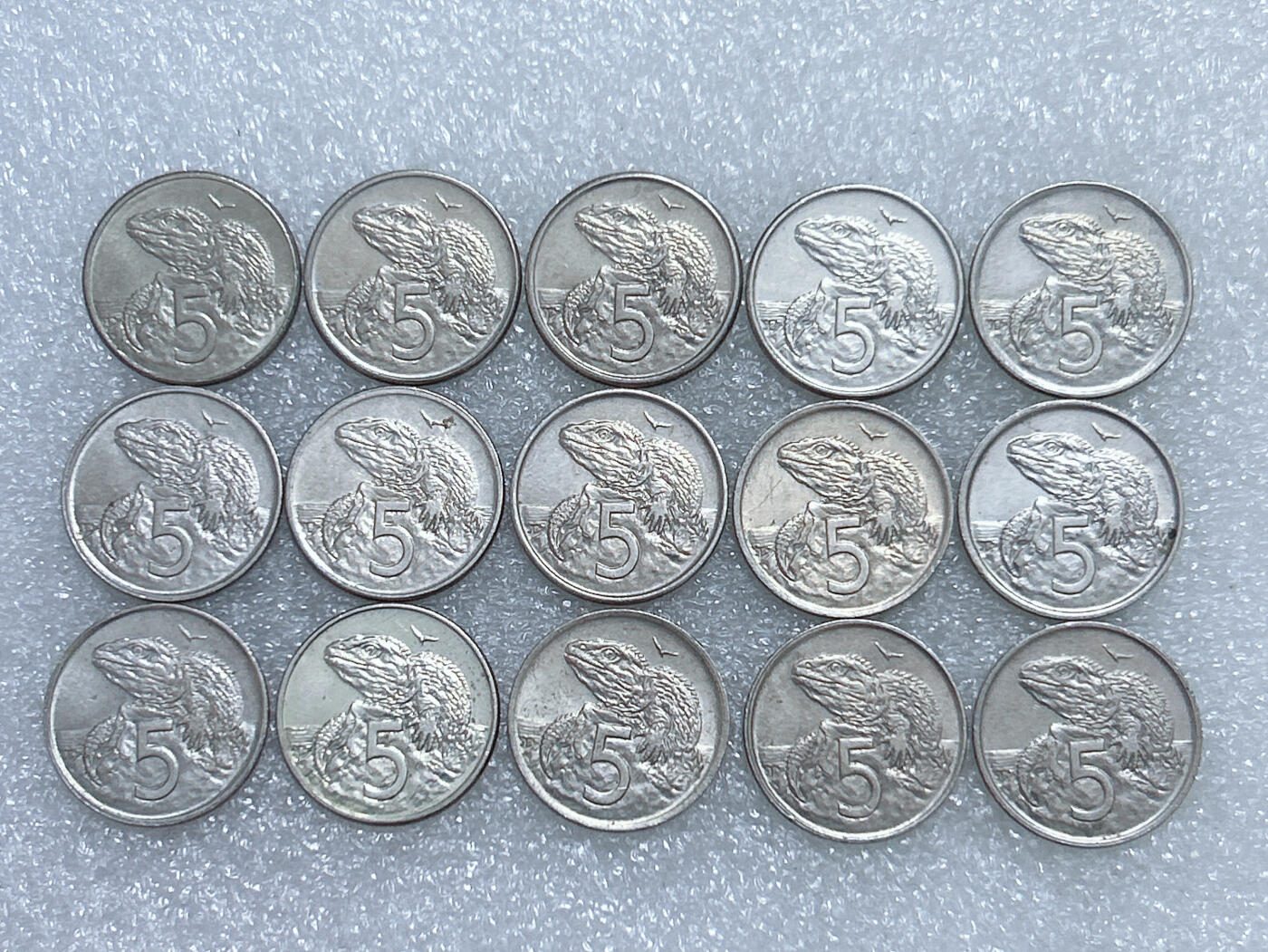 第一海外回流一元起拍收藏 散集专场  第281期 新西兰5分硬币 15枚