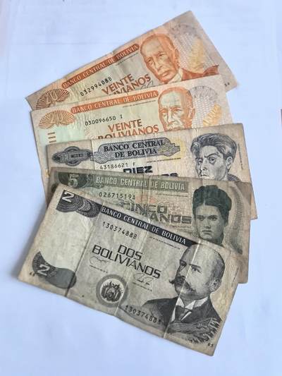 各国外币第104期 无佣金 - 玻利维亚1 2 5 20比索  1986年5张