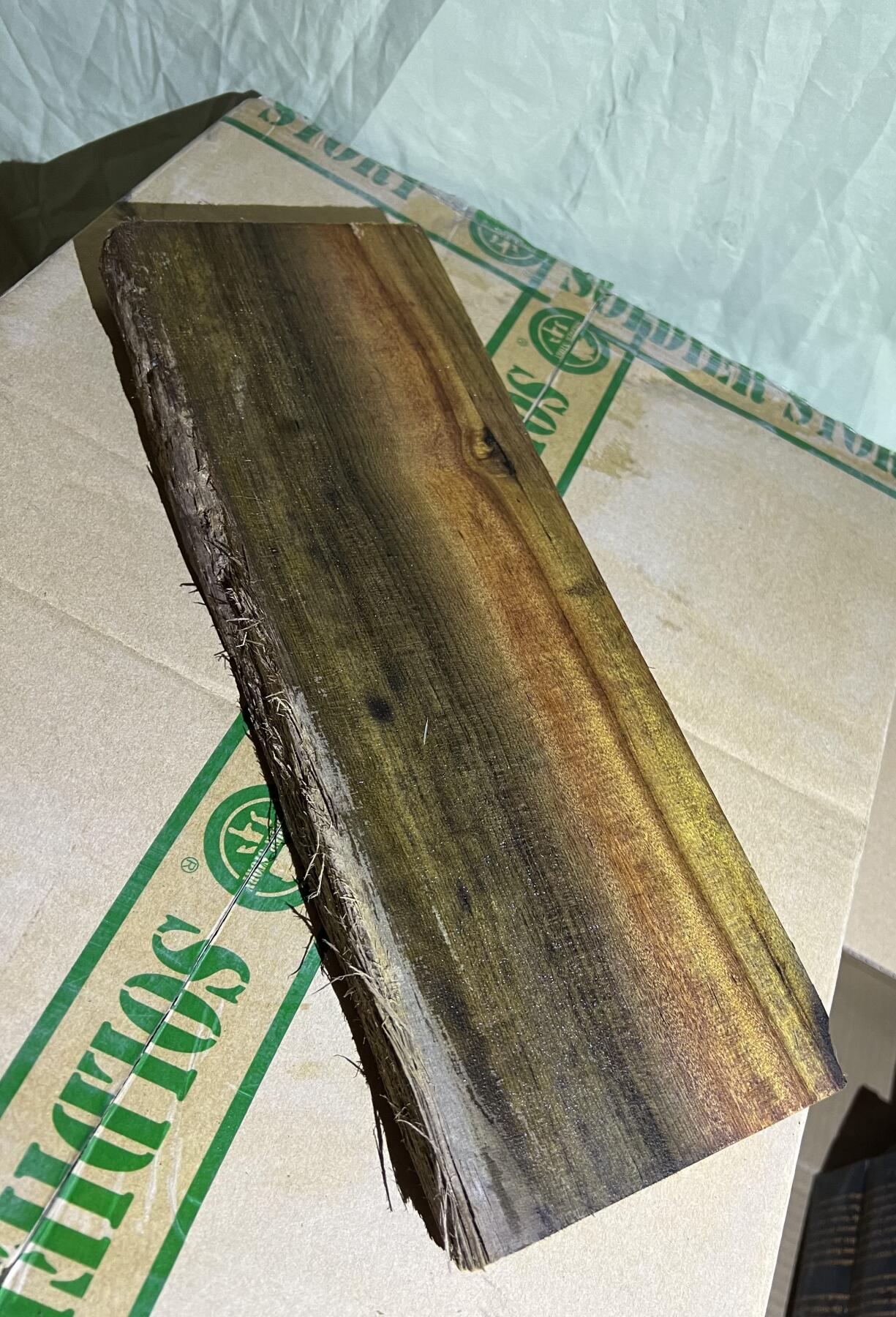 零元拍：1222-3 金丝楠 牌子料   满金丝 果香满满 尺寸：36.4/12.8/厚3.3CM。