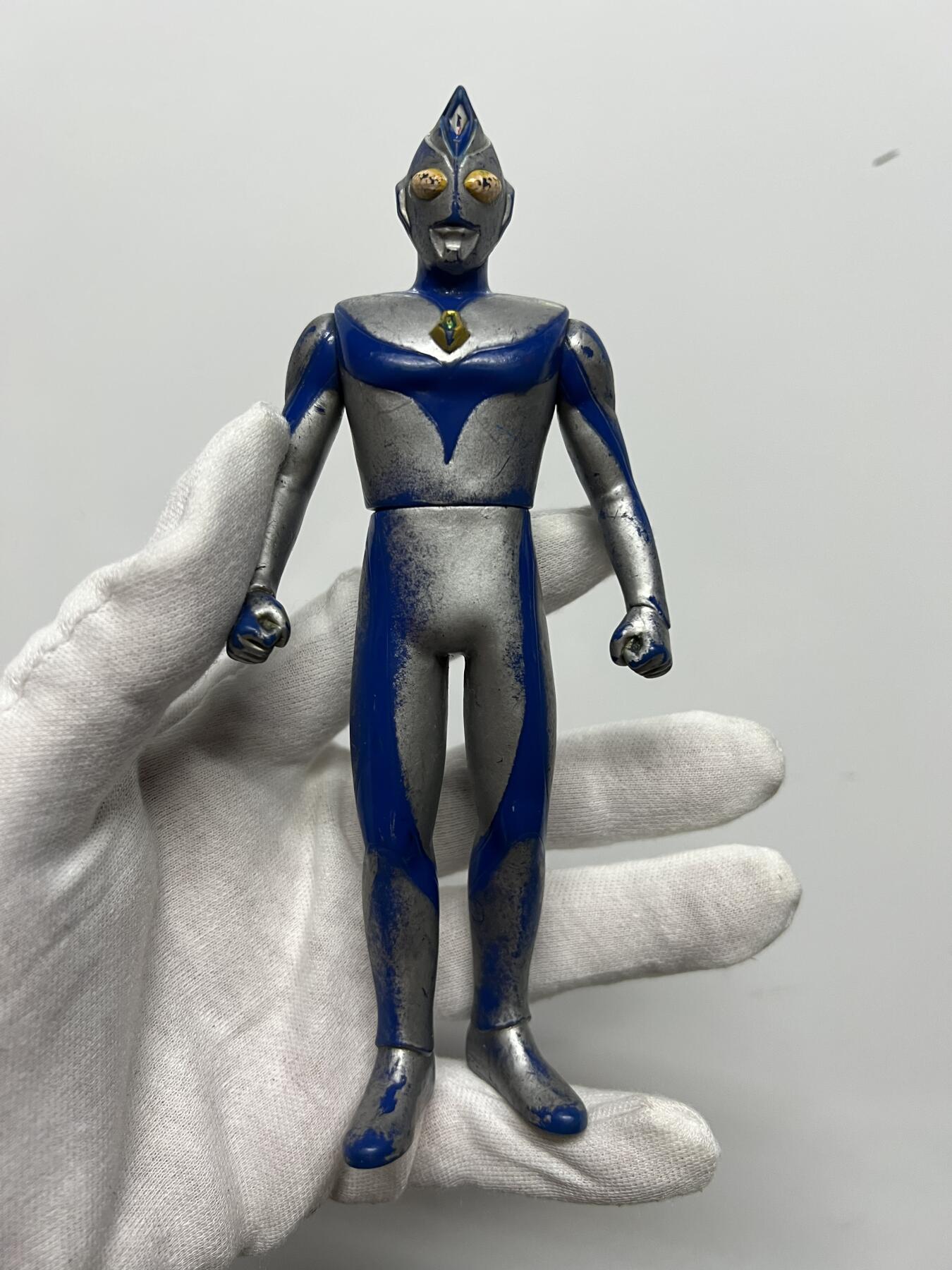 零元拍：海淘中古玩具 万代系列 哦脚底附带铭文以及钢印 1997年出品 20多年老玩具非常少见 掉漆蹭色属正常现象！戴拿奥特曼 奇迹型 软胶模型 中古玩具收藏家必备小摆件