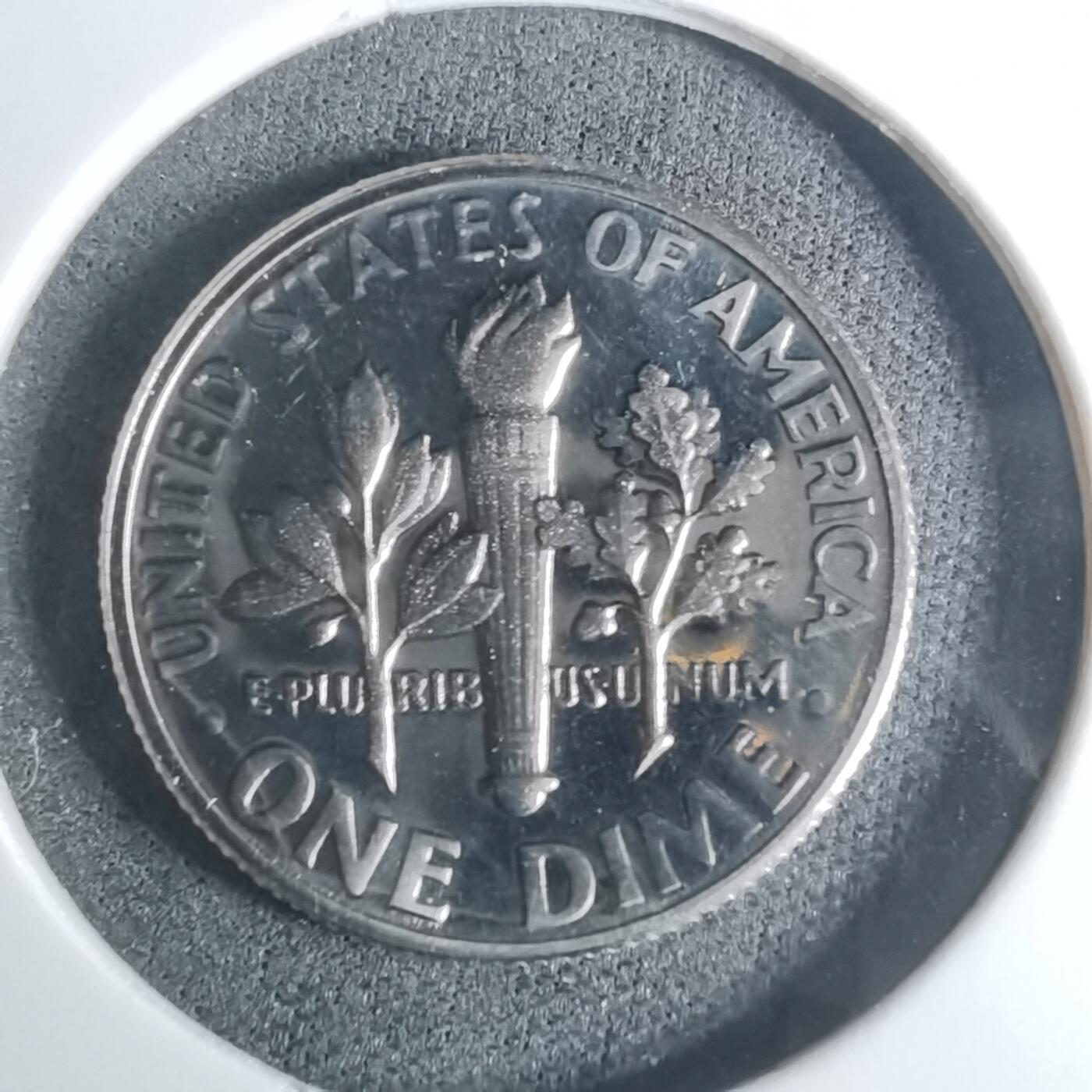 沼泽如烟--第943场 美国1977年十分精制币