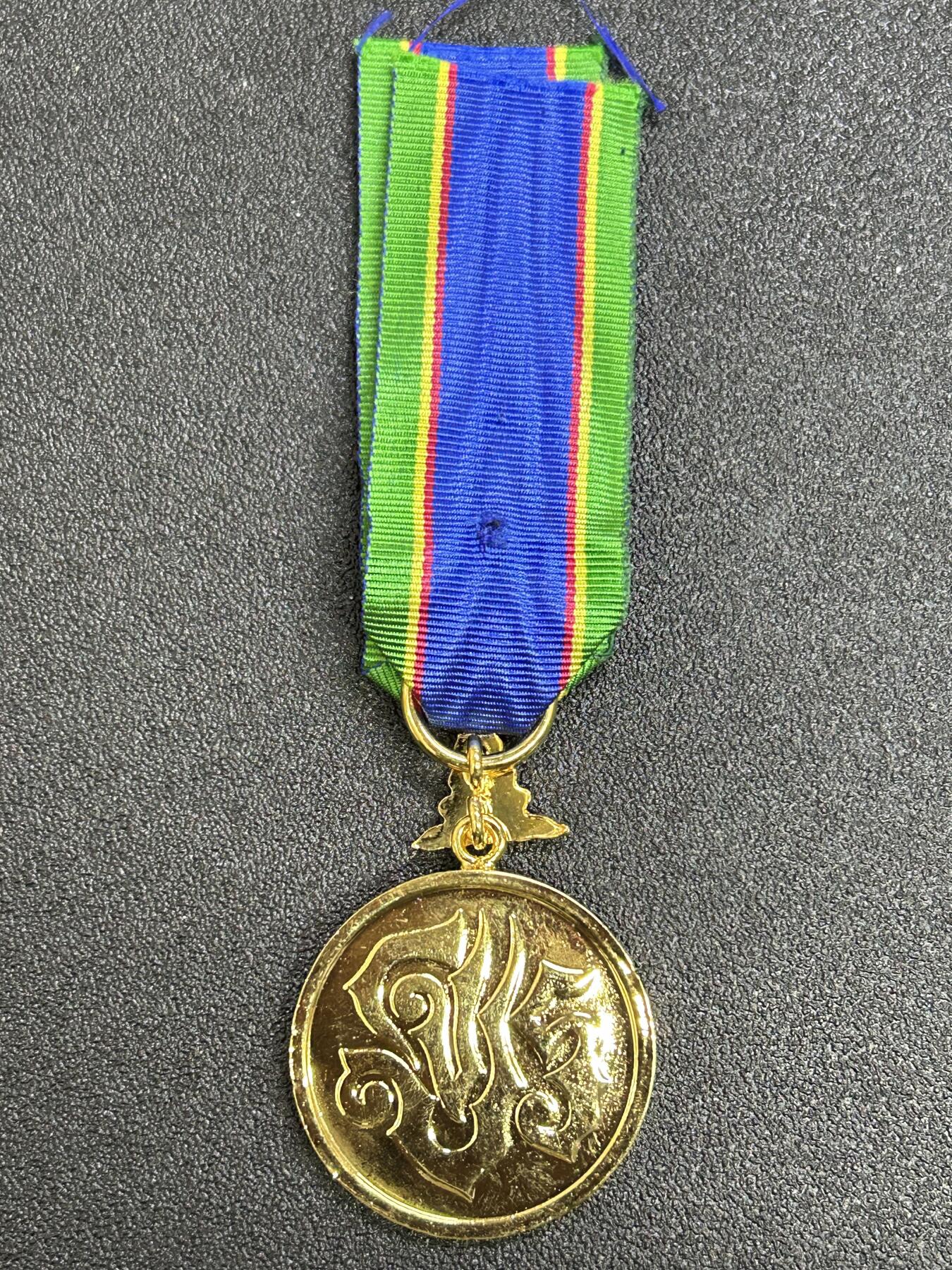 西秦中古拍卖第七十期 泰国金级王冠奖章 现代版