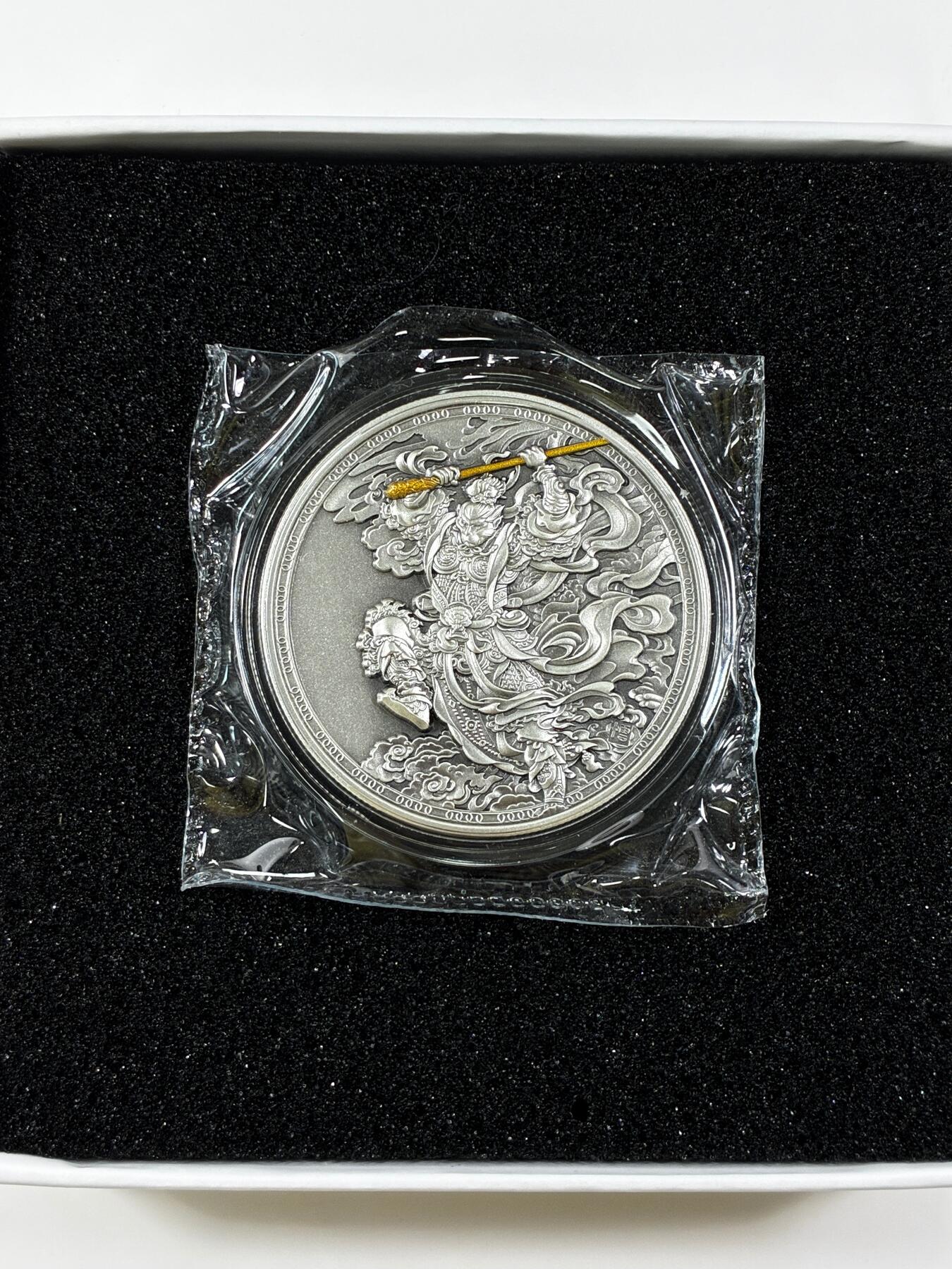 【雨安】【直播拍卖】【世界币章121期-裸币】2025-12-26 周五 19:30 保真 [现代装帧] Cameroun 喀麦隆 1000法郎 2024年 孙悟空齐天大圣 仿古精制银币 2盎司,999银