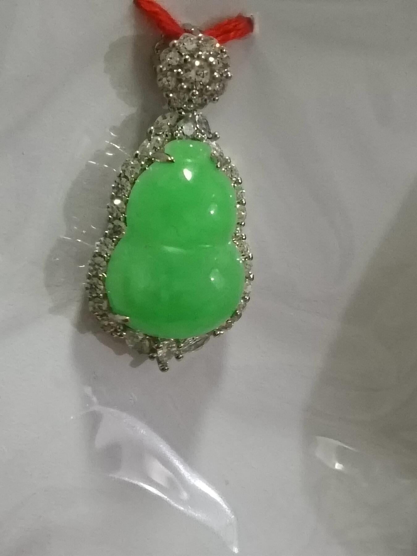 天然翡翠A货帝王绿葫芦镶嵌吊坠