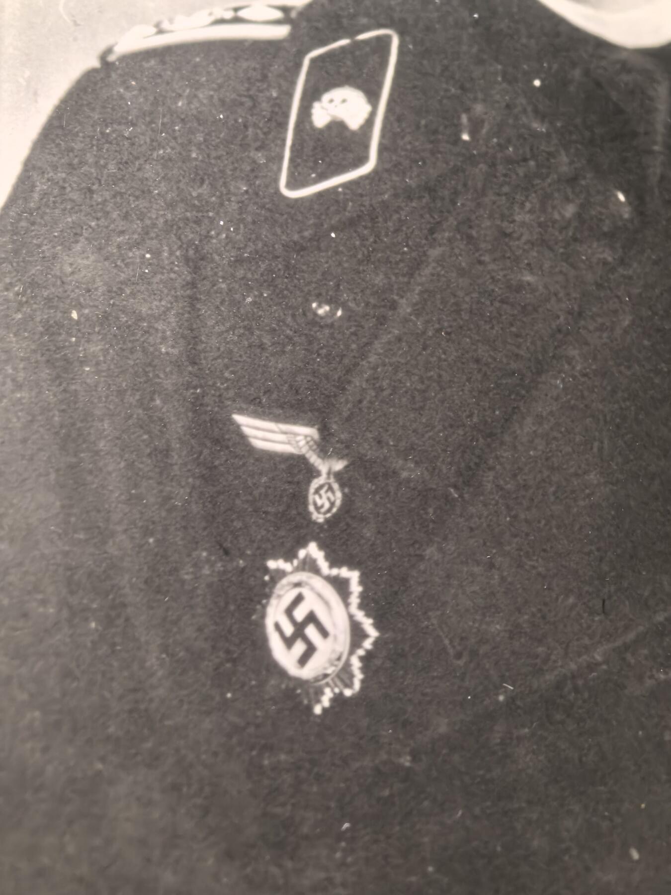 盛世勋华——号角文化勋章邮票专场拍卖第295期 德国（1939）德意志十字勋章获得者照片 弗里德里希·拉普 佩少见“大德意志”装甲师袖标 佩戴德意志十字勋章/一级铁十字勋章/坦克突击奖章/小胡子青年团证章/银级战伤奖章等