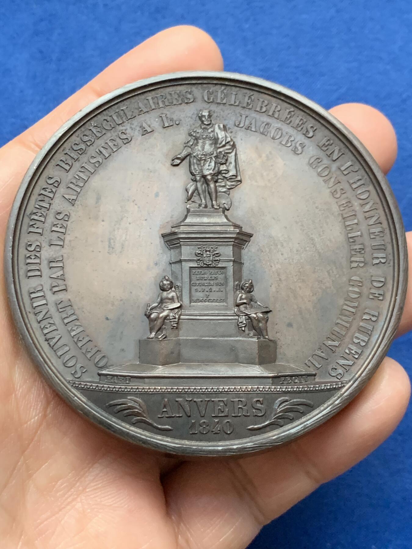 《竞宝斋》第451场 周日，周一，周二  3场连拍 （全场包邮，欢迎送拍） 1840年比利时画家鲁本斯逝世200周年纪念铜章，高浮雕，比常规68mm的尺寸大一圈，201.1g，71.8mm